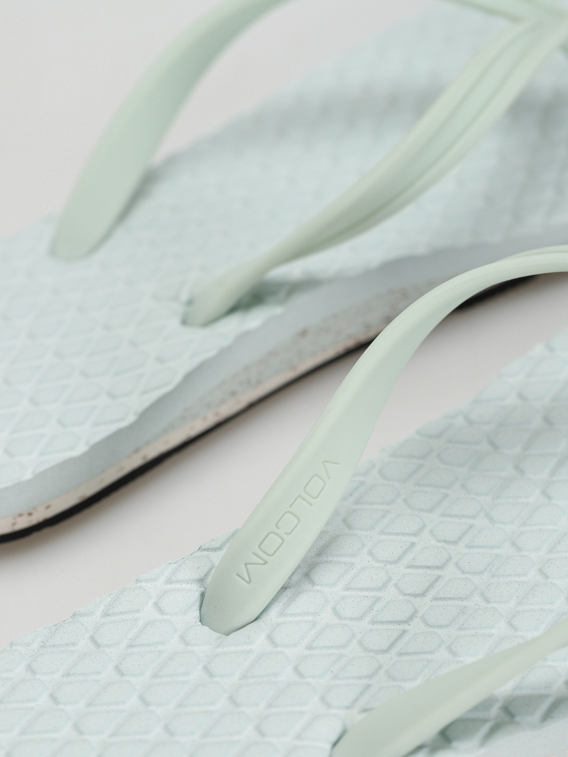 Plážovky Volcom Eco Concourse Wmn (chlorine)