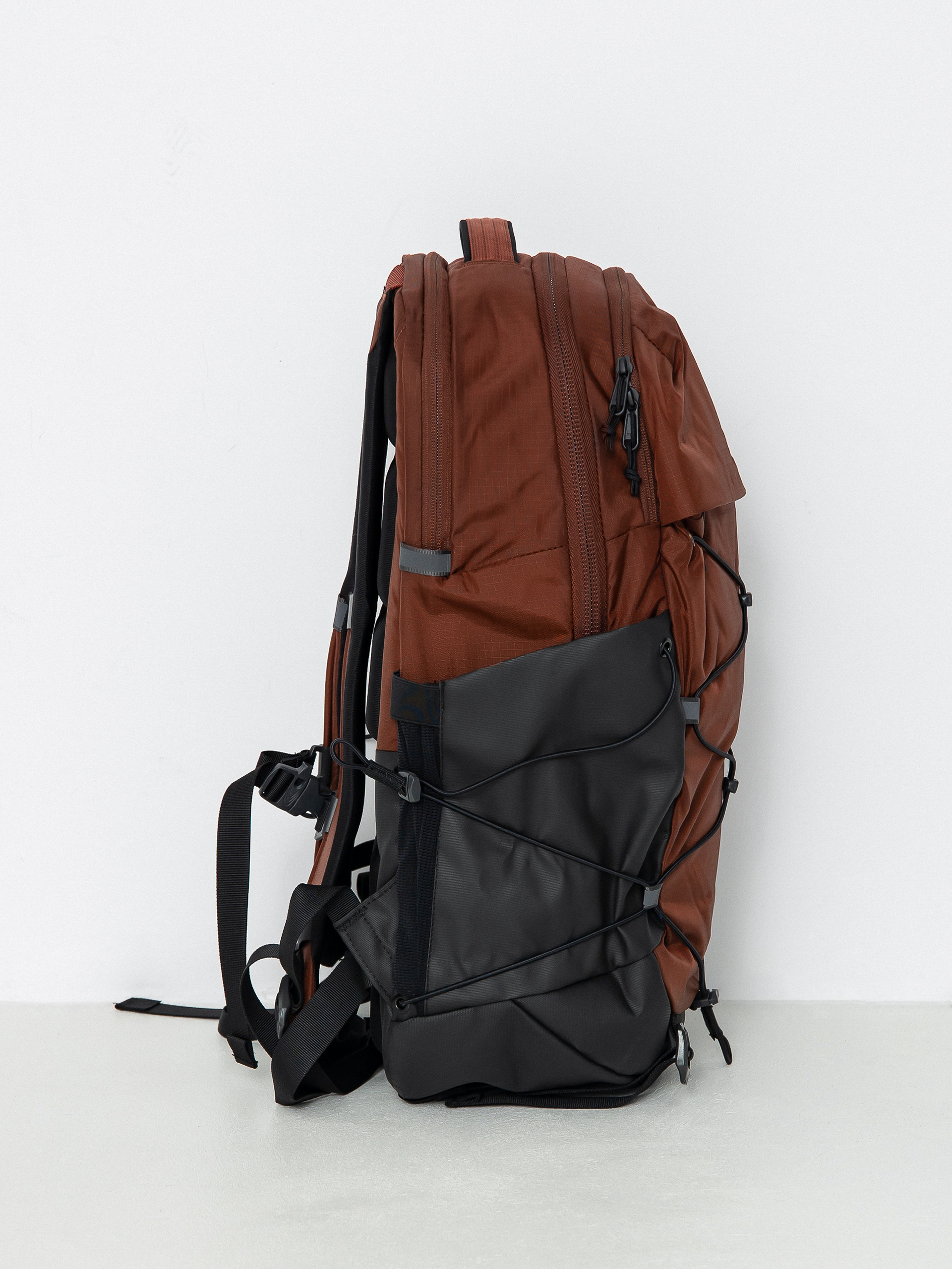 Batoh The North Face Borealis (dark oak/tnf black)