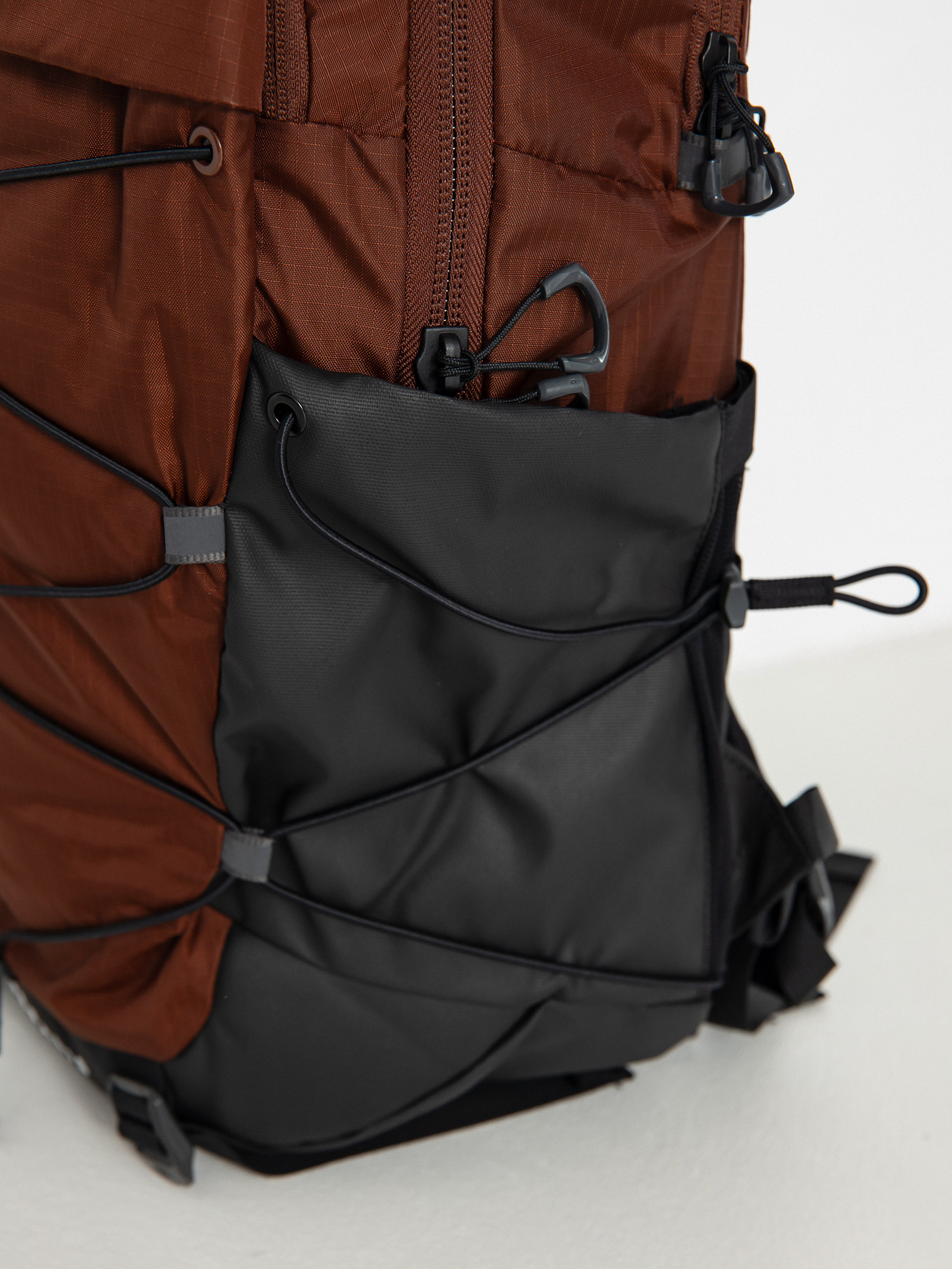 Batoh The North Face Borealis (dark oak/tnf black)