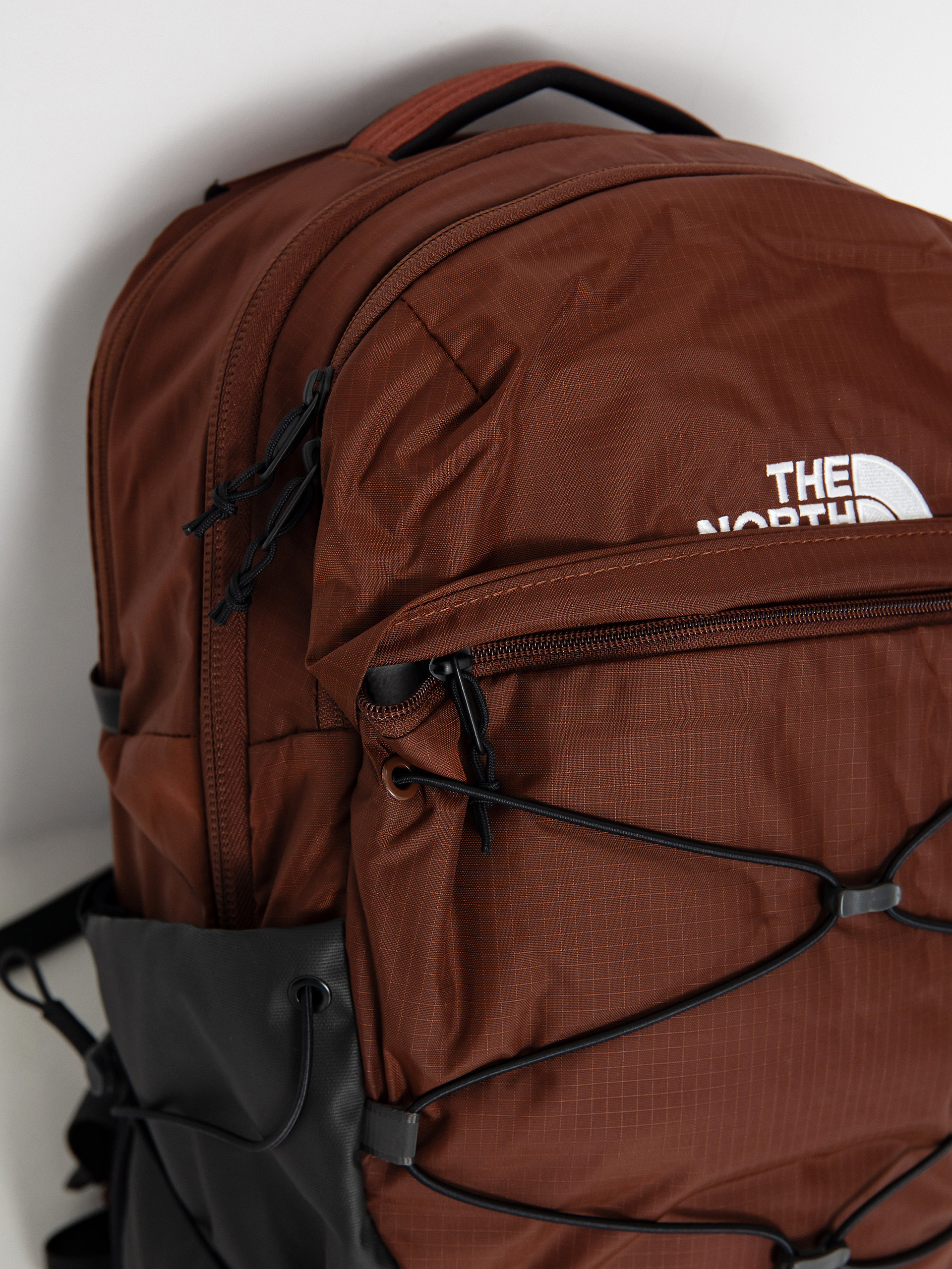 Batoh The North Face Borealis (dark oak/tnf black)