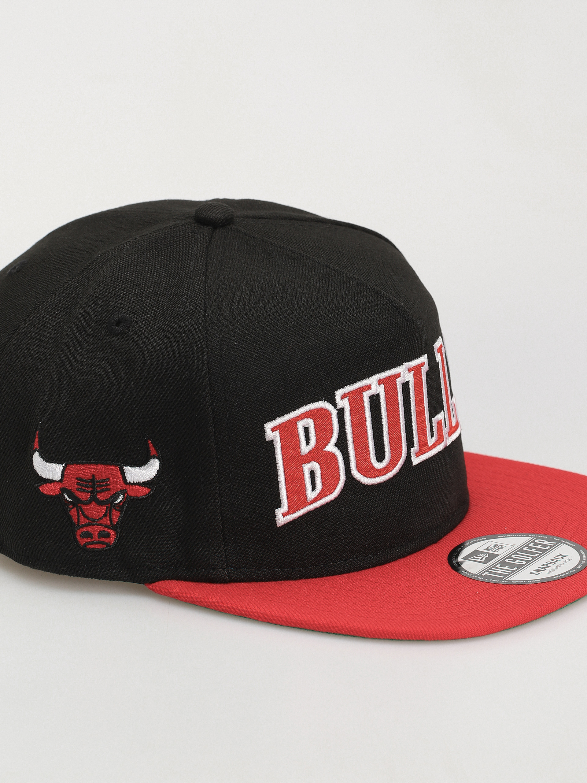 Kšiltovka  New Era NBA Golfer Chicago Bulls (black/red)