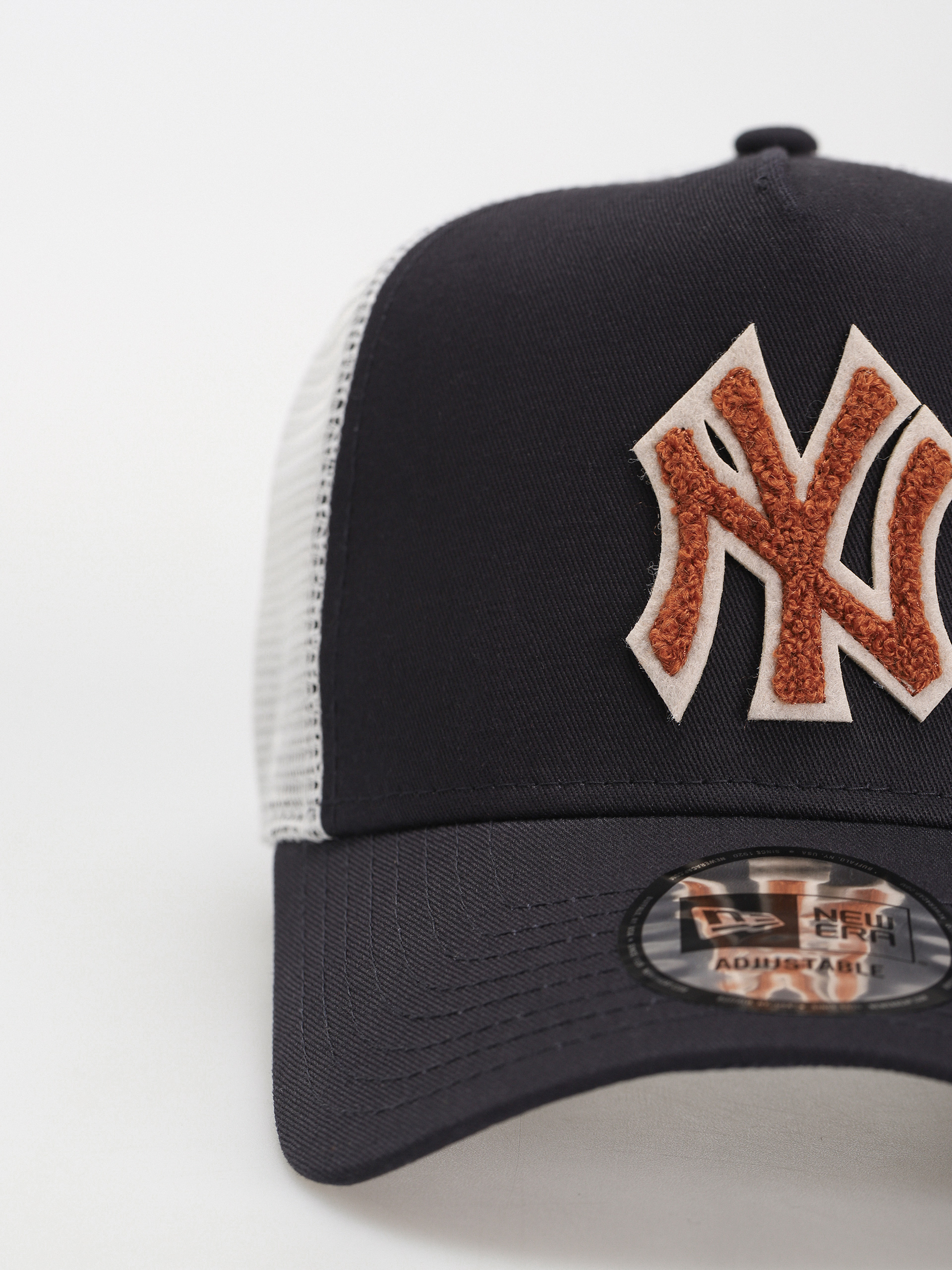 Kšiltovka  New Era Boucle Trucker New York Yankees (navy)