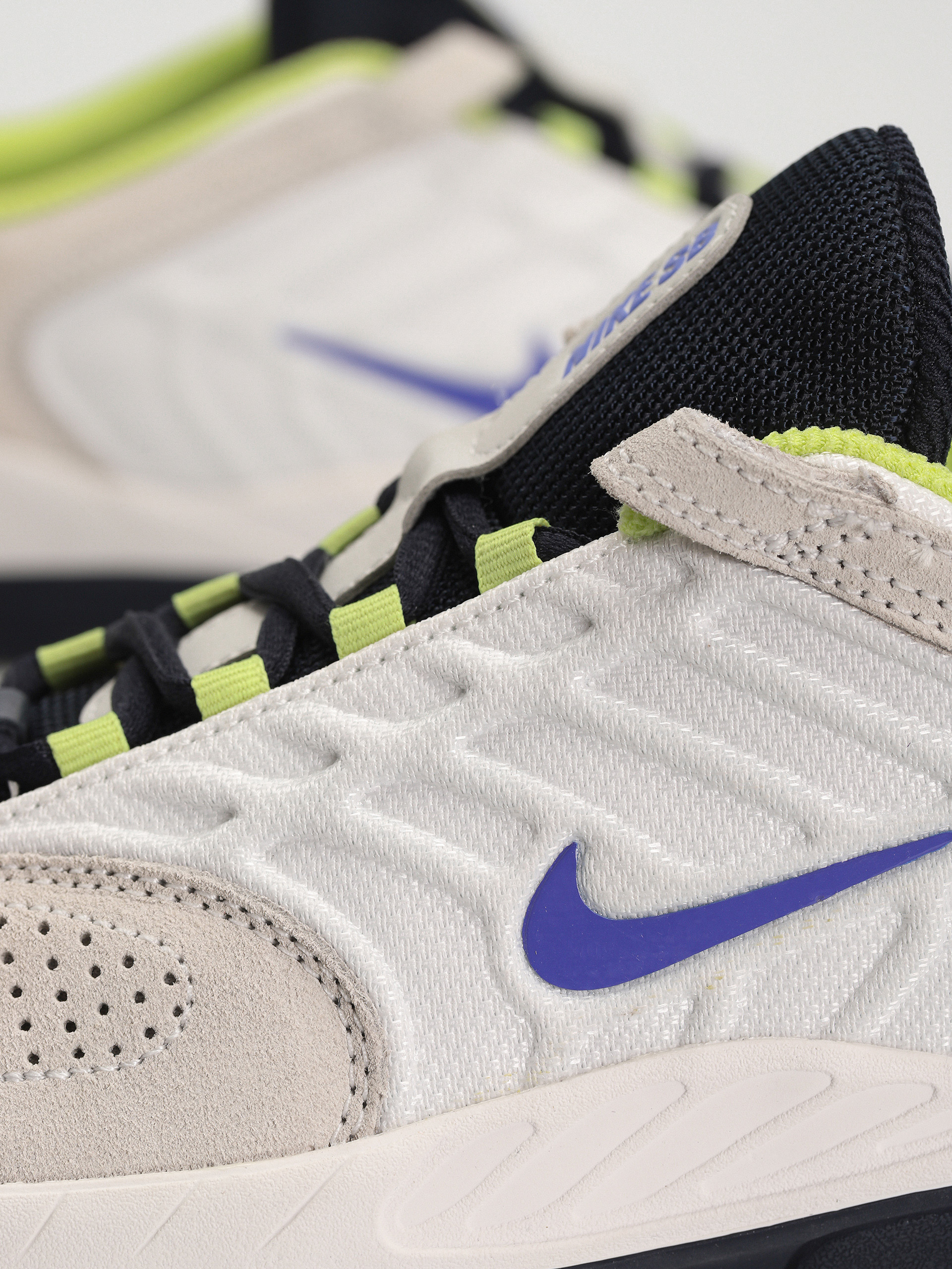 Boty Nike SB Vertebrae (summit white/persian violet)