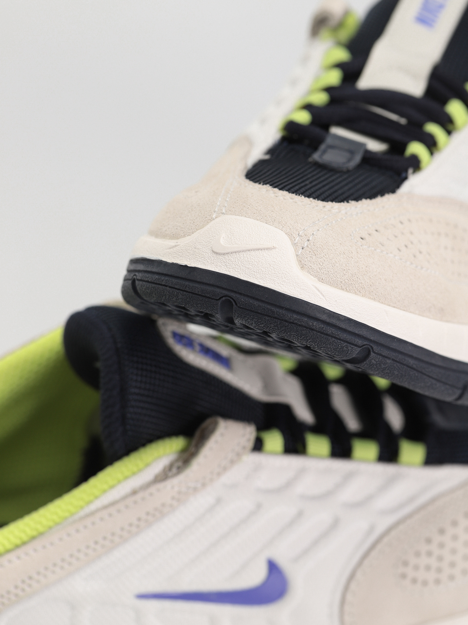 Boty Nike SB Vertebrae (summit white/persian violet)