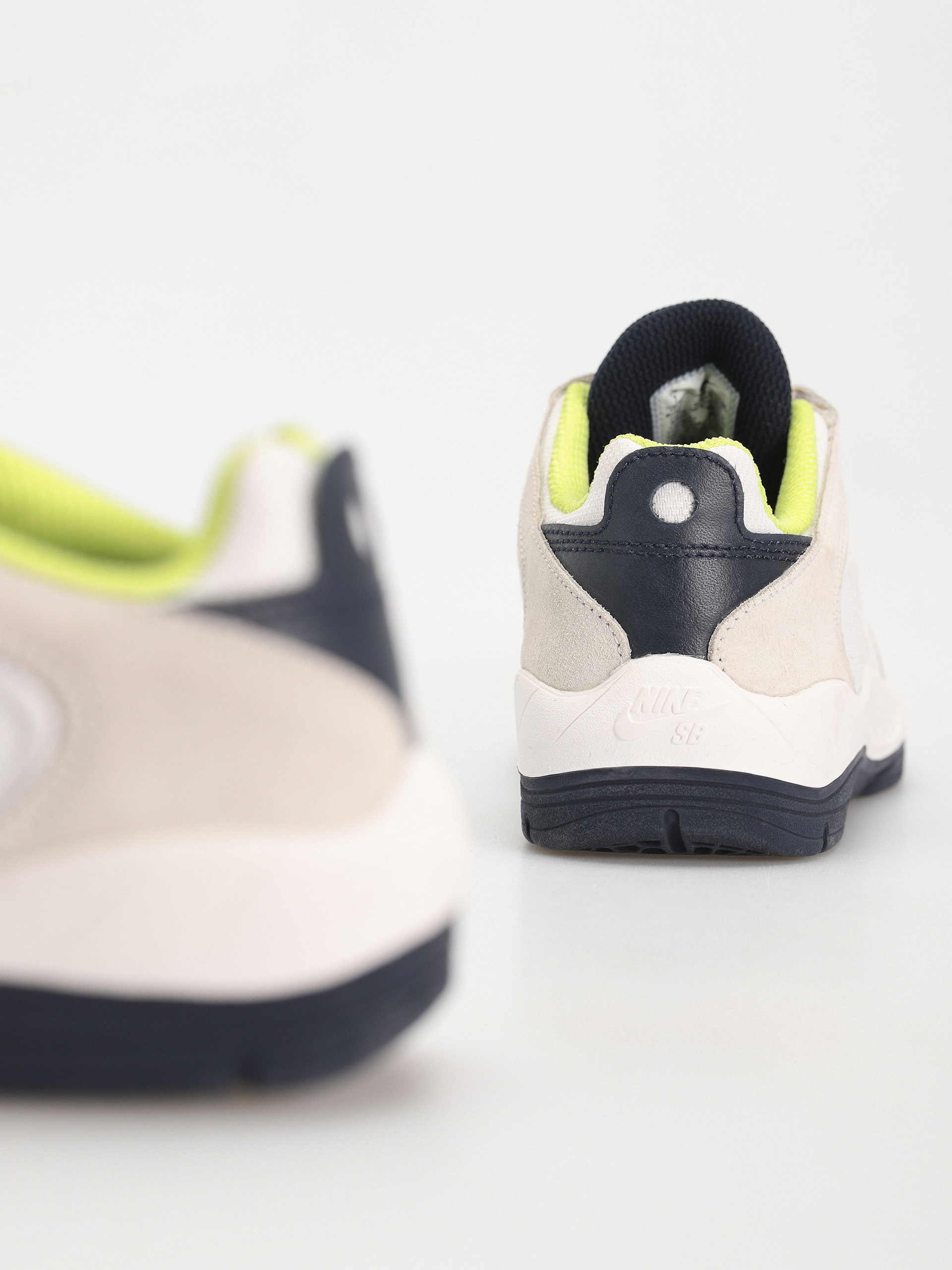 Boty Nike SB Vertebrae (summit white/persian violet)