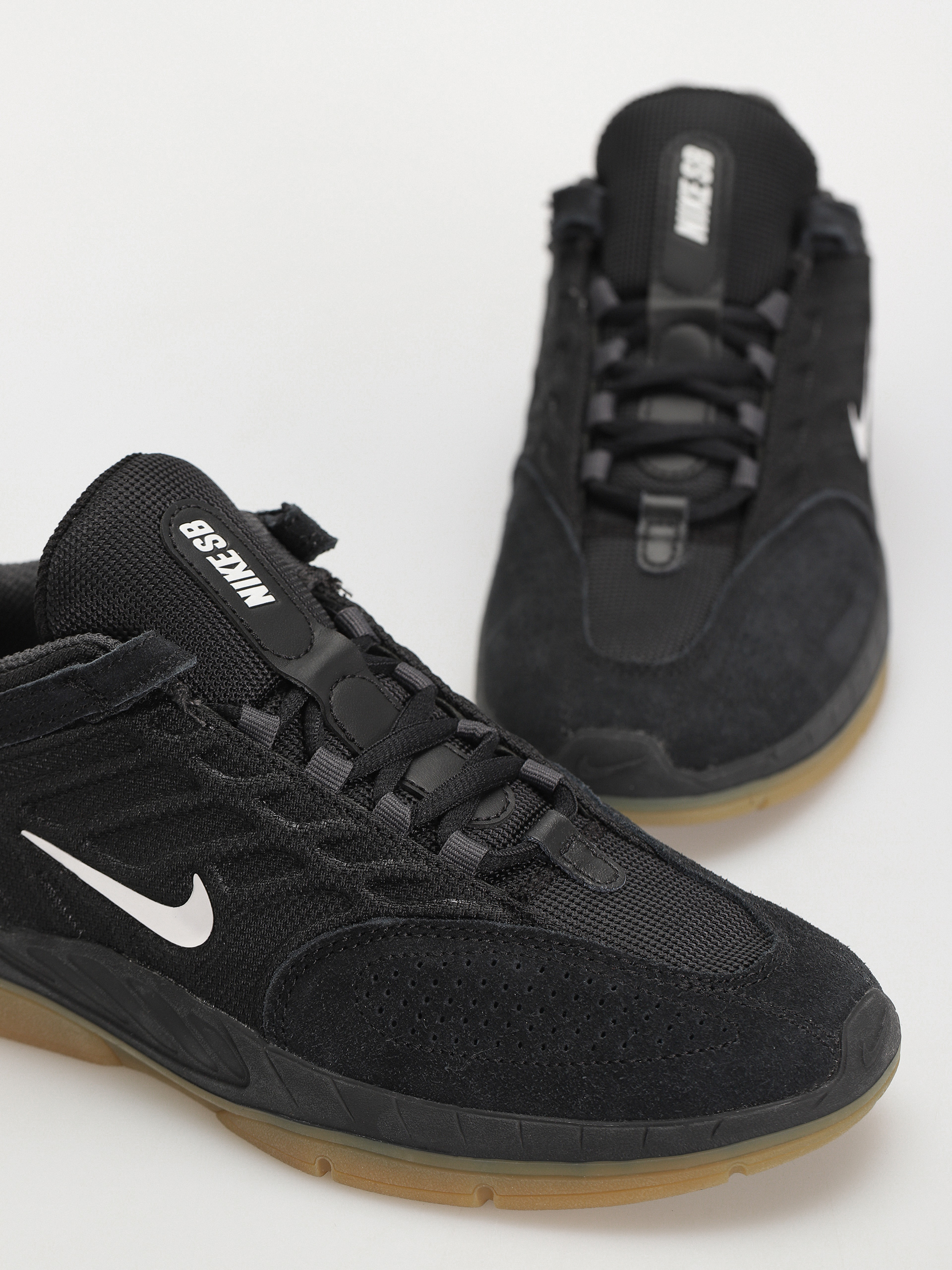 Boty Nike SB Vertebrae (black/summit white anthracite black)