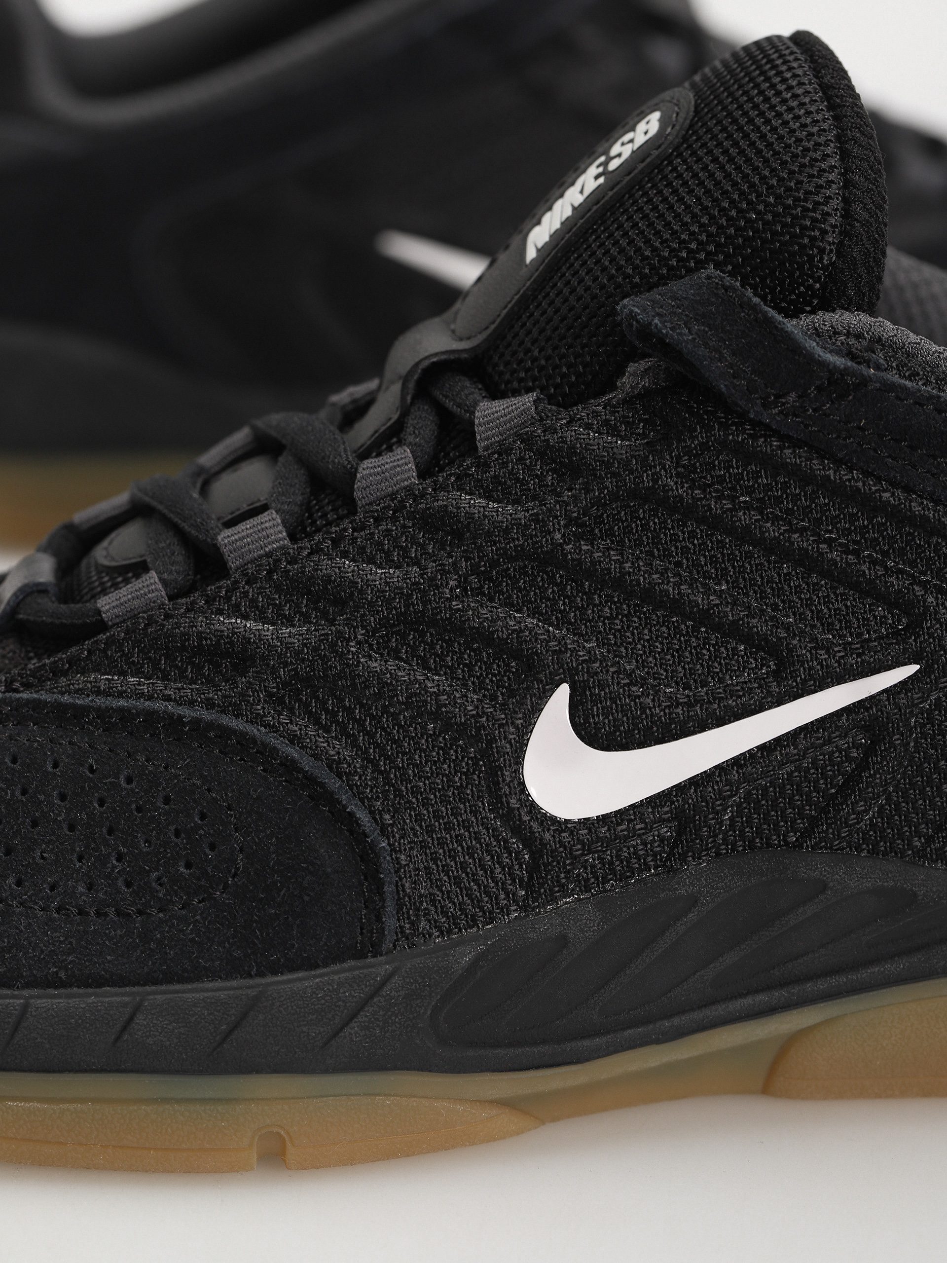 Boty Nike SB Vertebrae (black/summit white anthracite black)