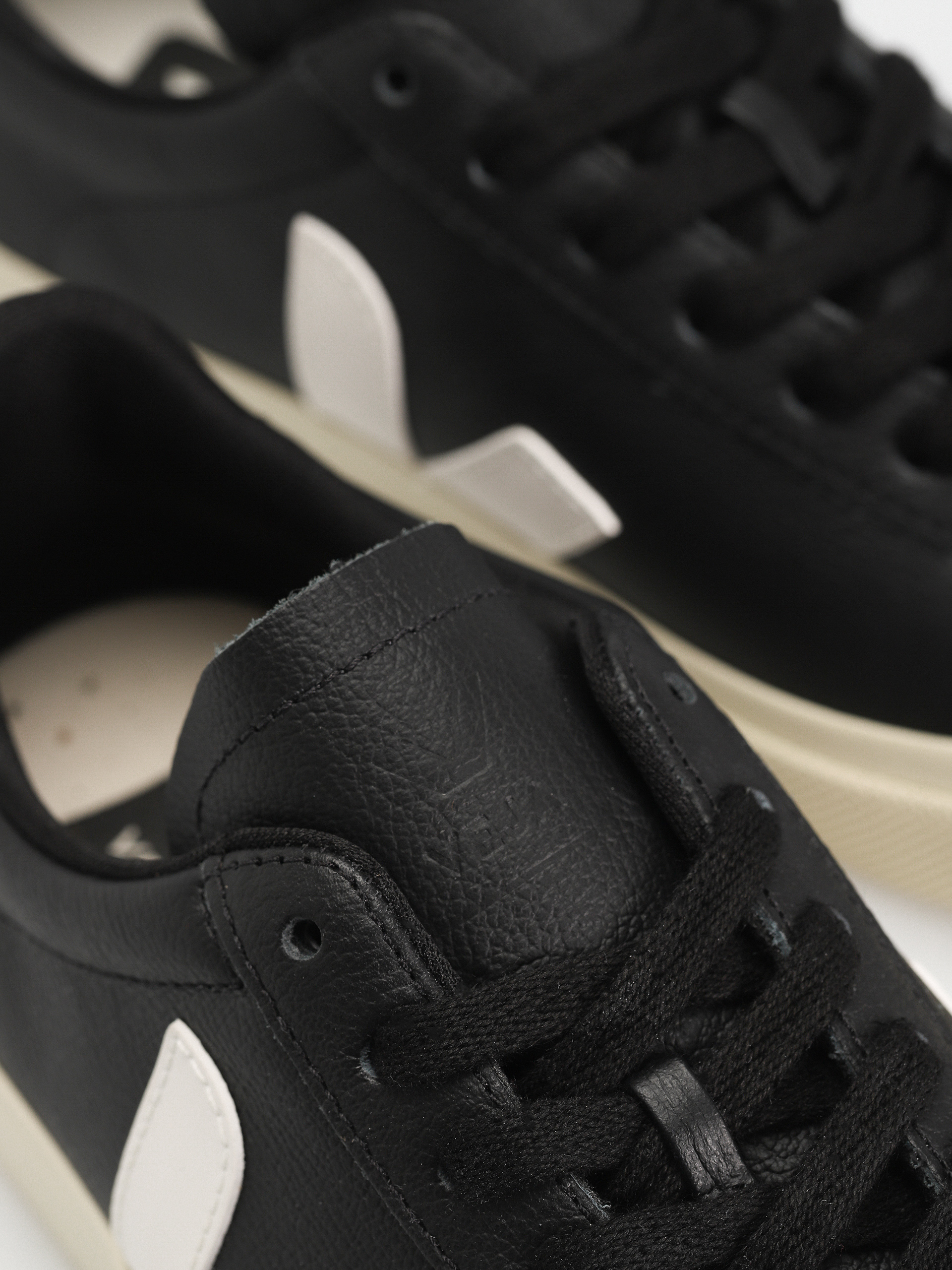 Boty Veja Campo Wmn (black white)