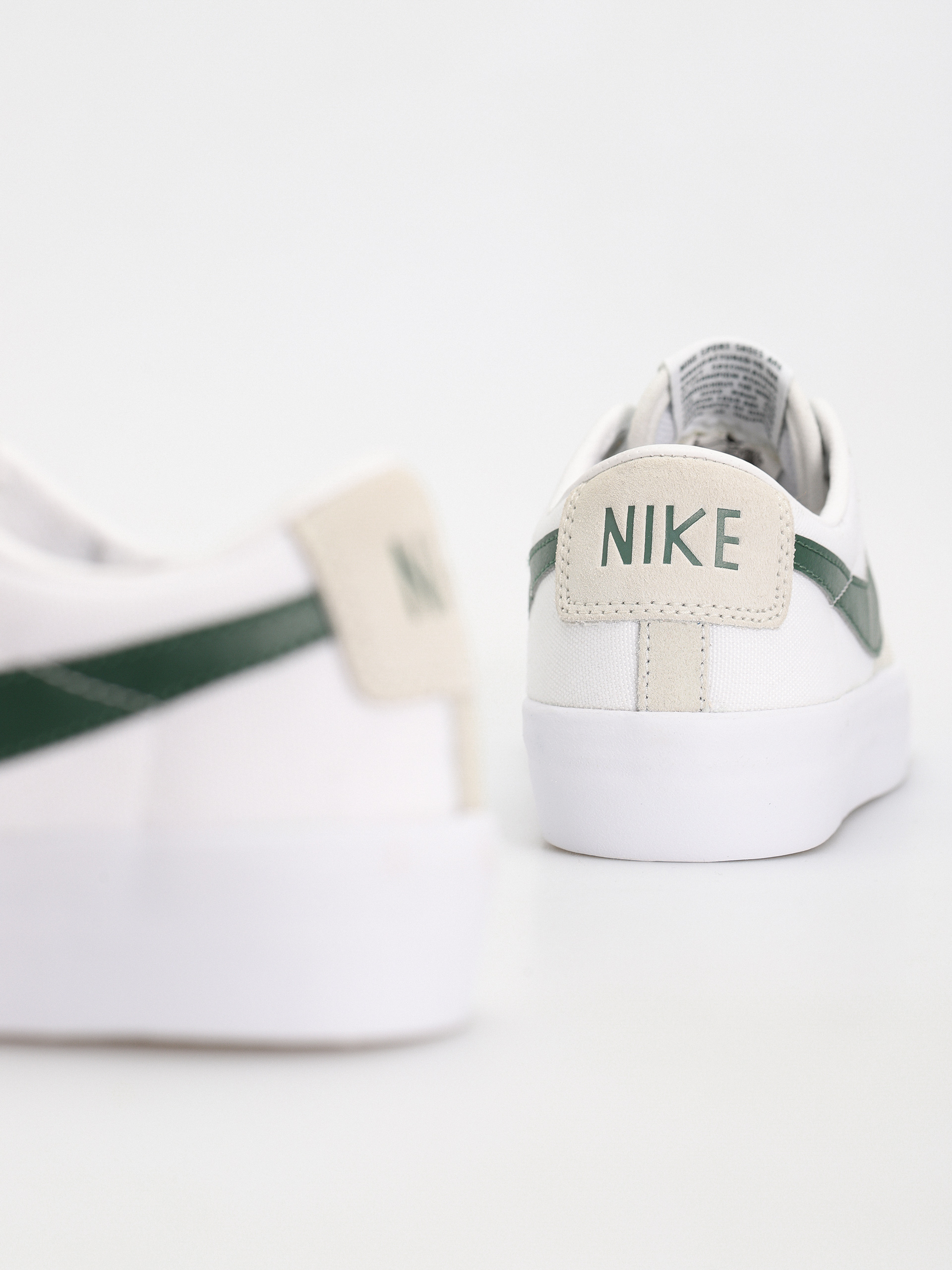Boty Nike SB Zoom Blazer Low Pro Gt (white/fir white gum light brown)