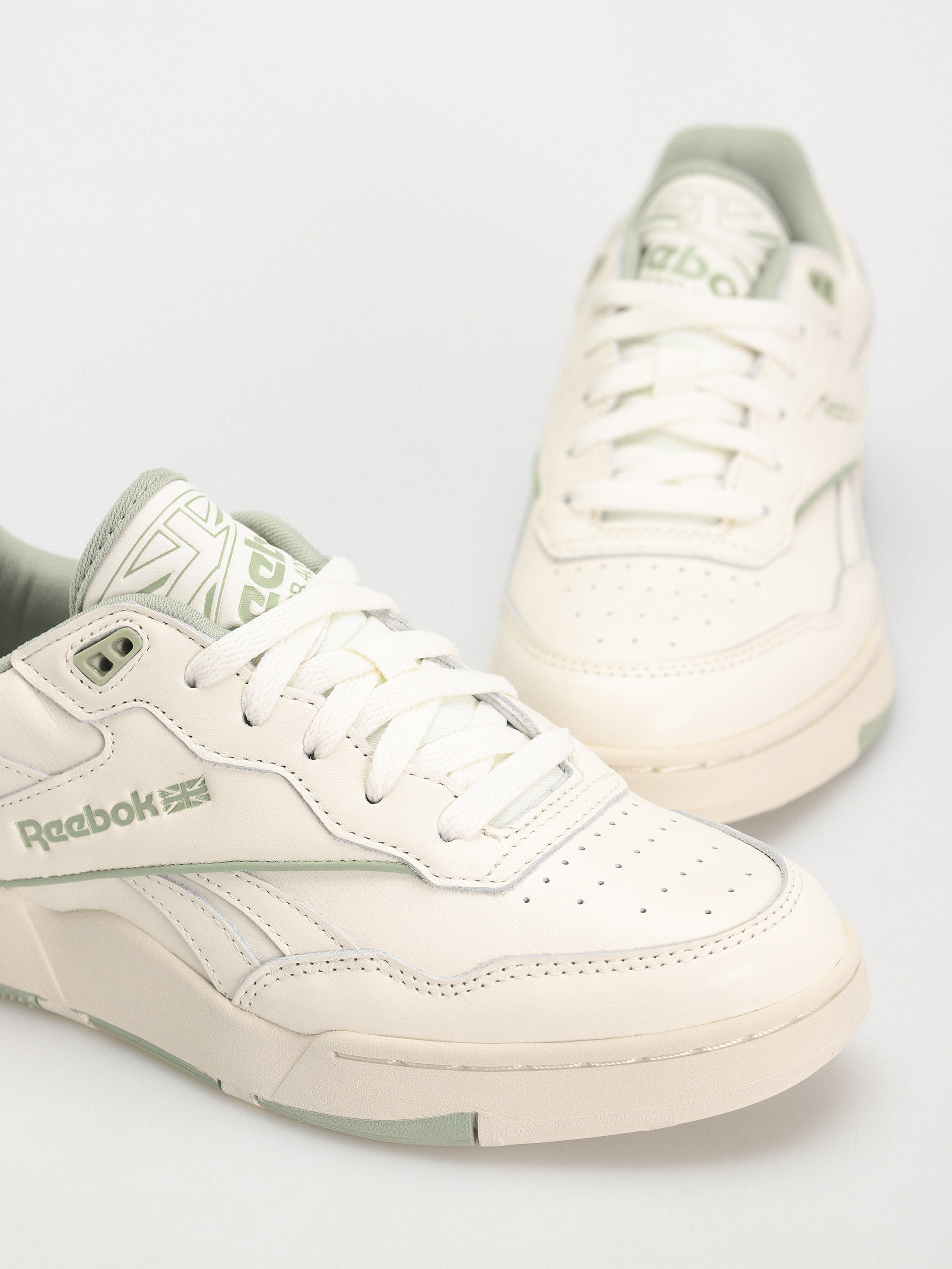 Boty Reebok BB 4000 II Wmn (chalk/vingre/pugry2)