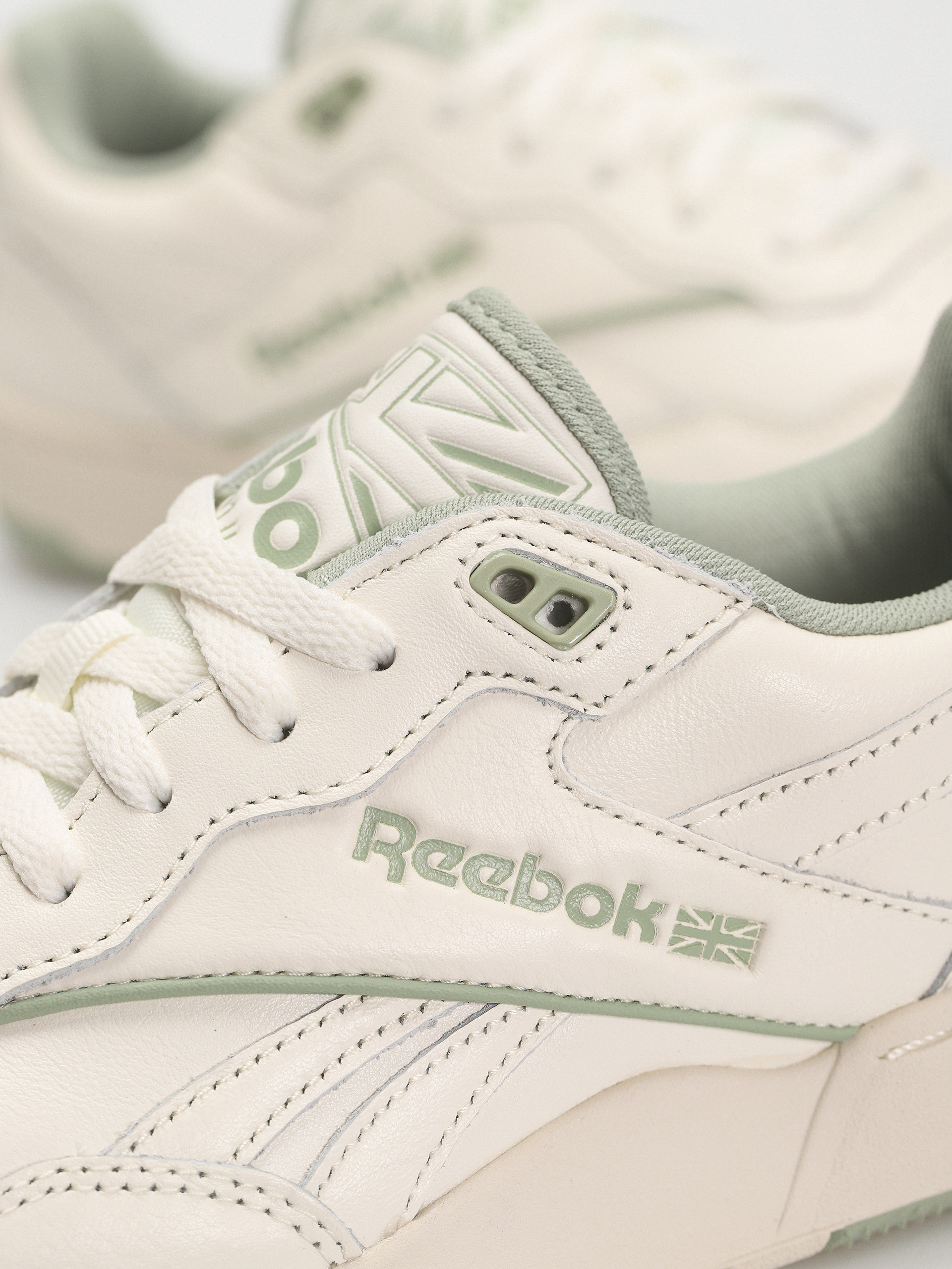 Boty Reebok BB 4000 II Wmn (chalk/vingre/pugry2)