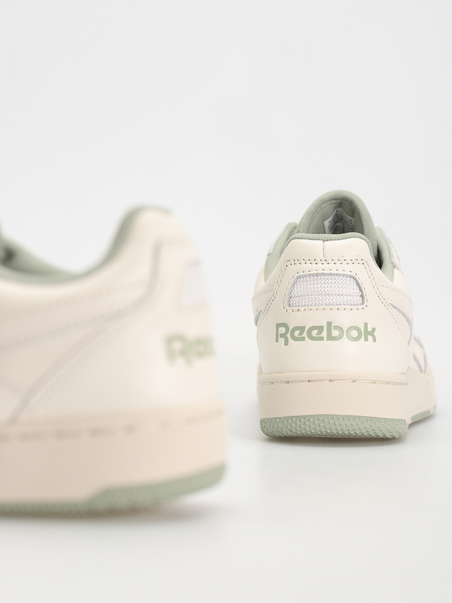 Boty Reebok BB 4000 II Wmn (chalk/vingre/pugry2)