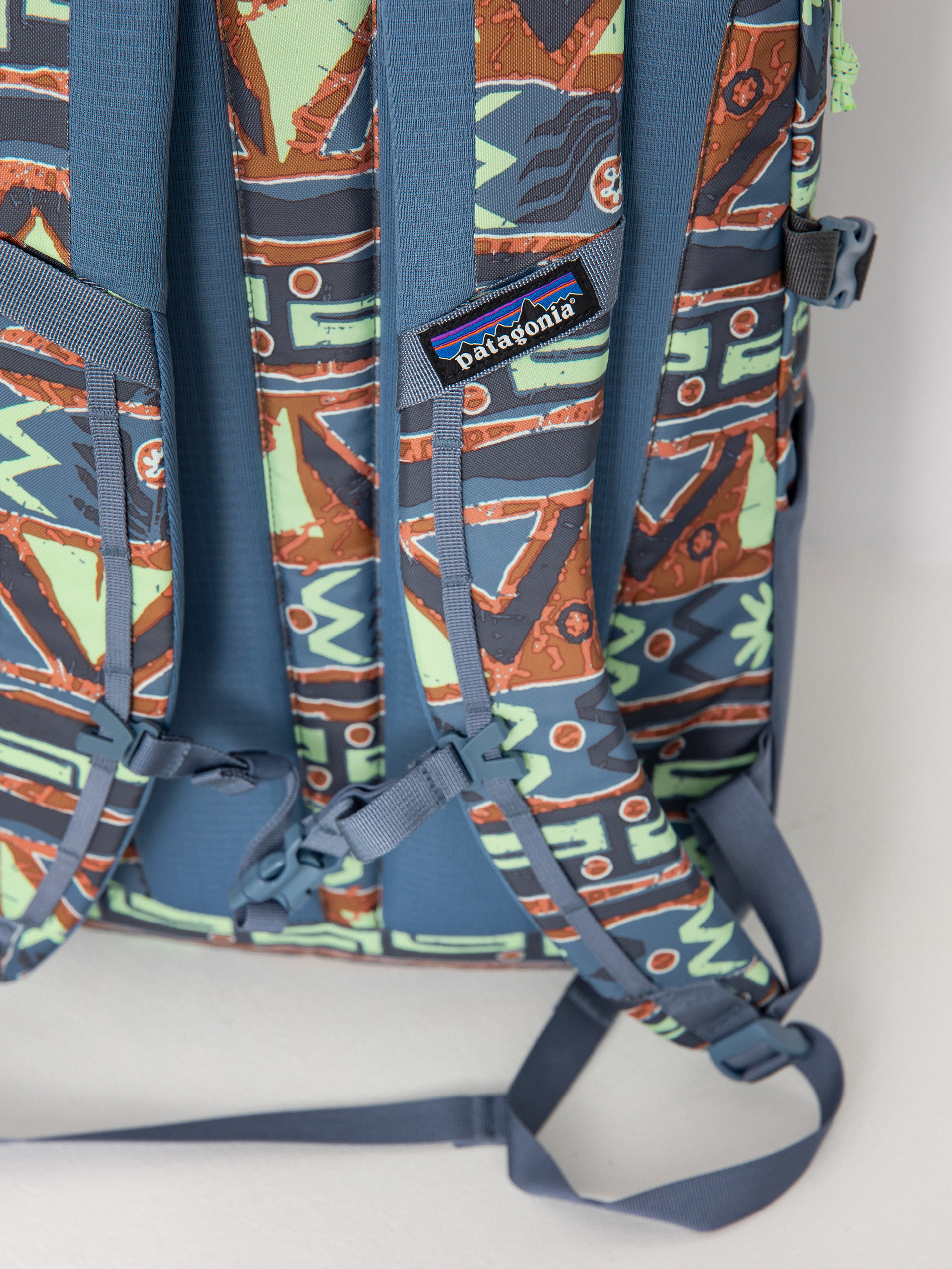 Batoh Patagonia Refugio Day Pack 26L (high hopes geo forge grey)