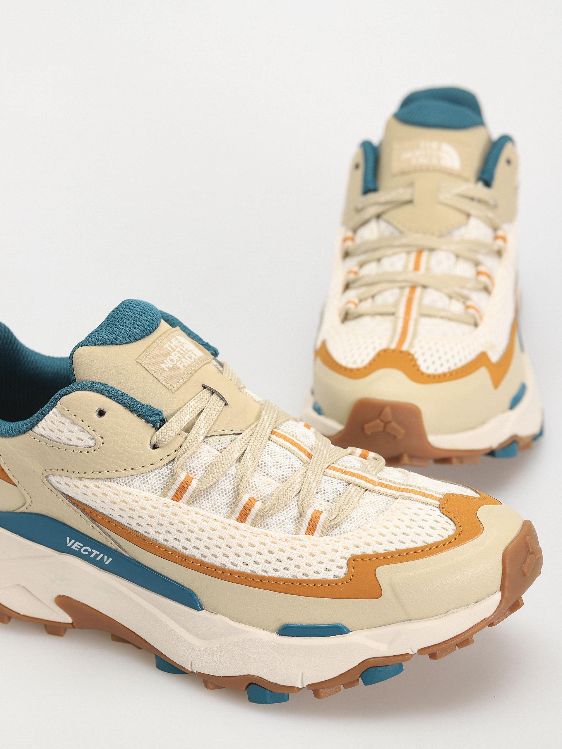 Boty The North Face Vectiv Taraval Wmn (gravel/white dune)