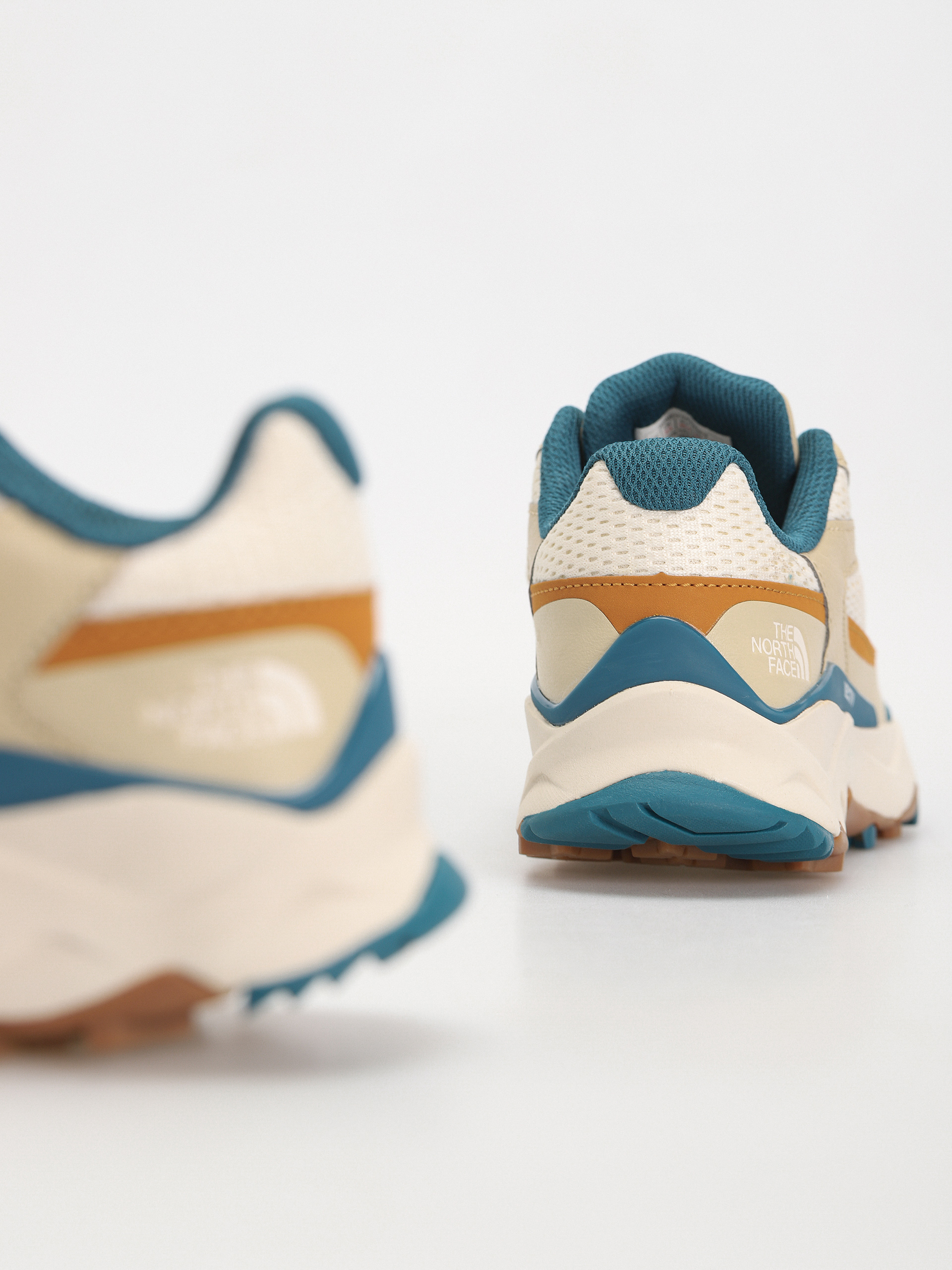 Boty The North Face Vectiv Taraval Wmn (gravel/white dune)