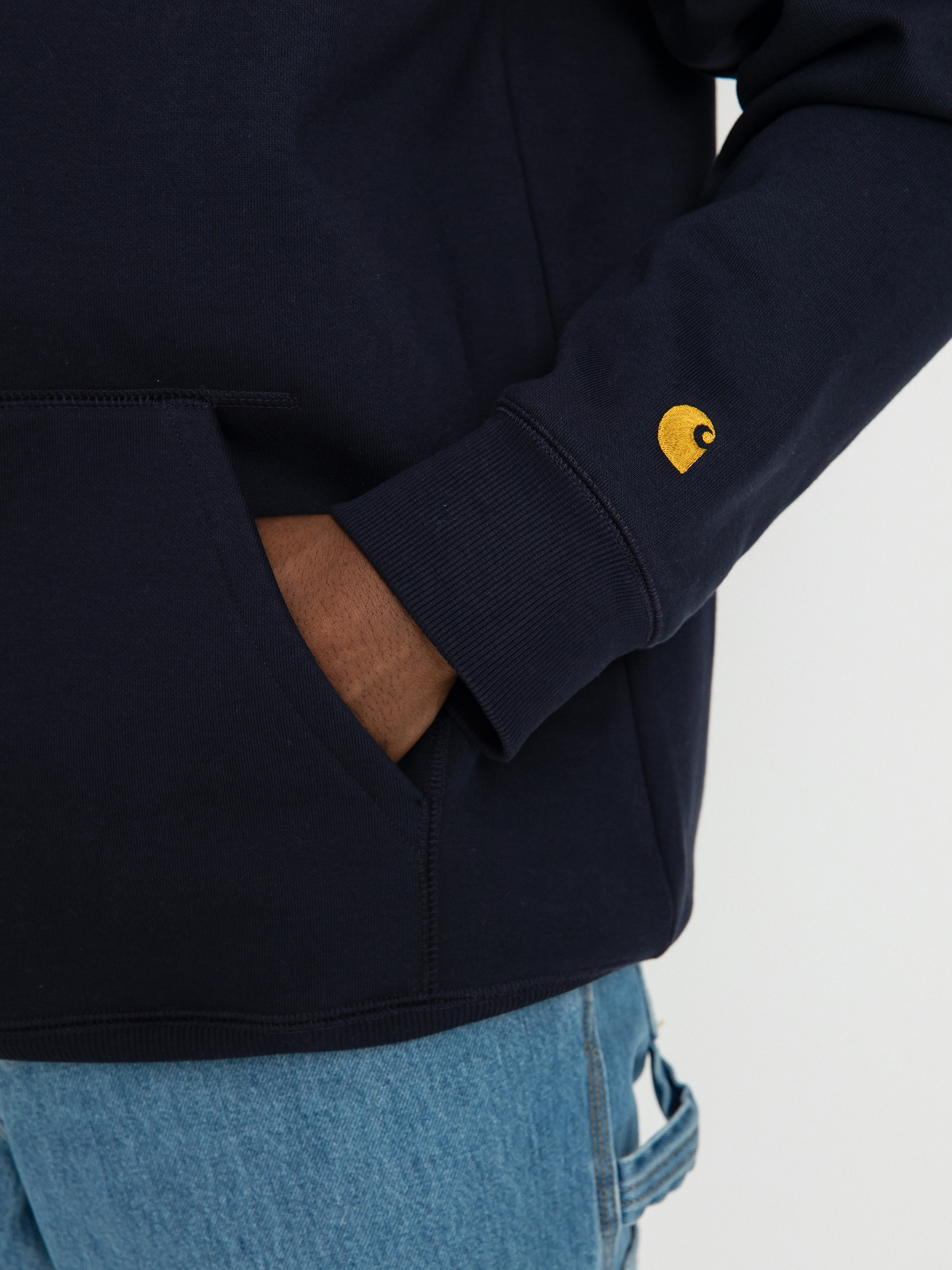 Mikina s kapucí Carhartt WIP Chase HD (dark navy/gold)