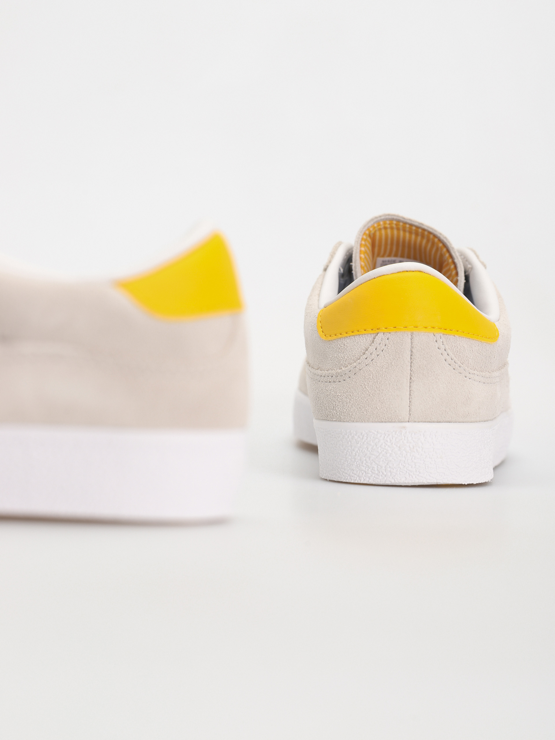 Boty adidas Puig Indoor (crywht/bogold/ftwwht)