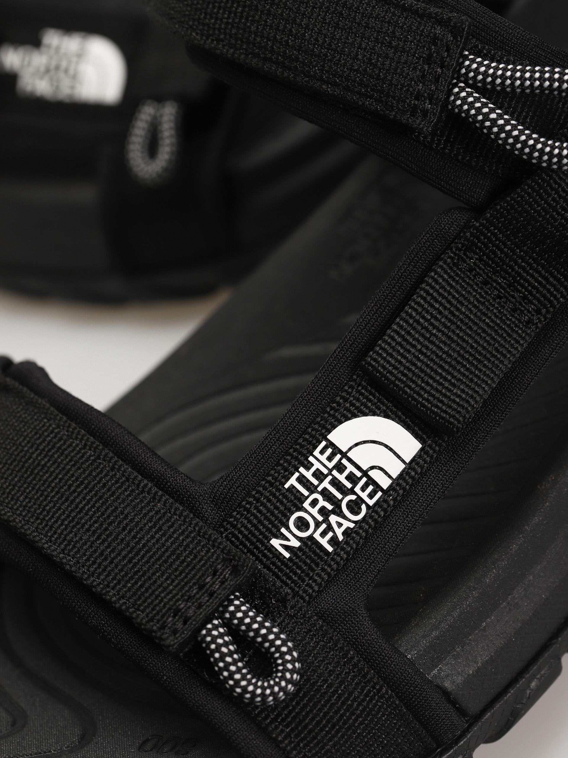 Sandaly The North Face Explore Camp (tnf black/tnf black)