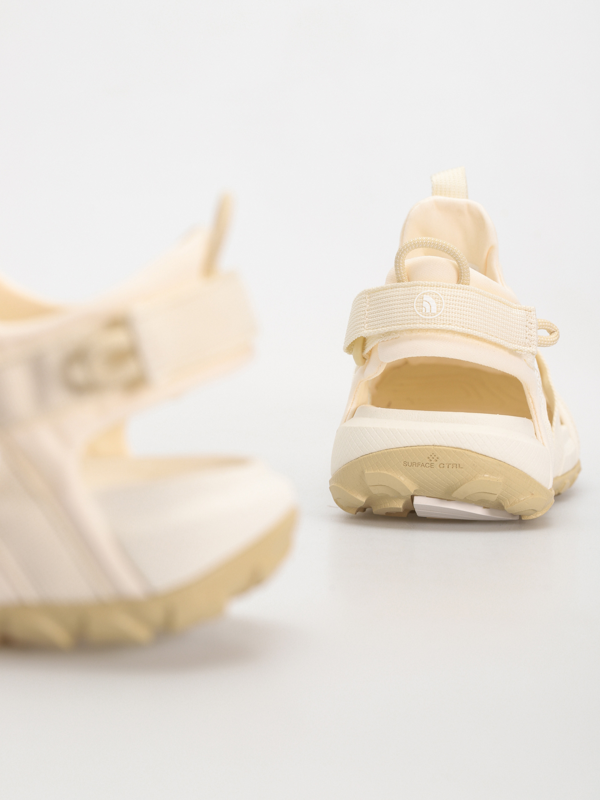 Sandaly The North Face Explore Camp Shandal Wmn (white dune/gravel)