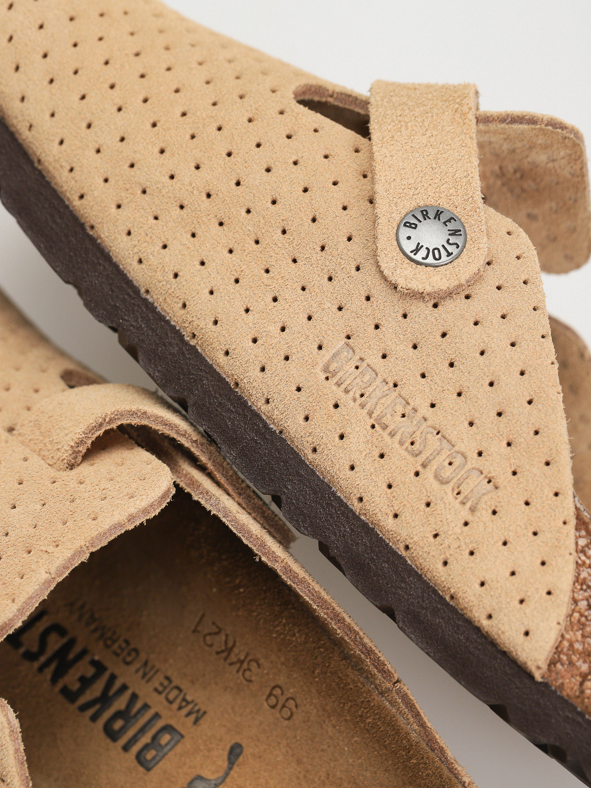 Plážovky Birkenstock Boston Suede Embossed Narrow Wmn (emboss dots new beige)