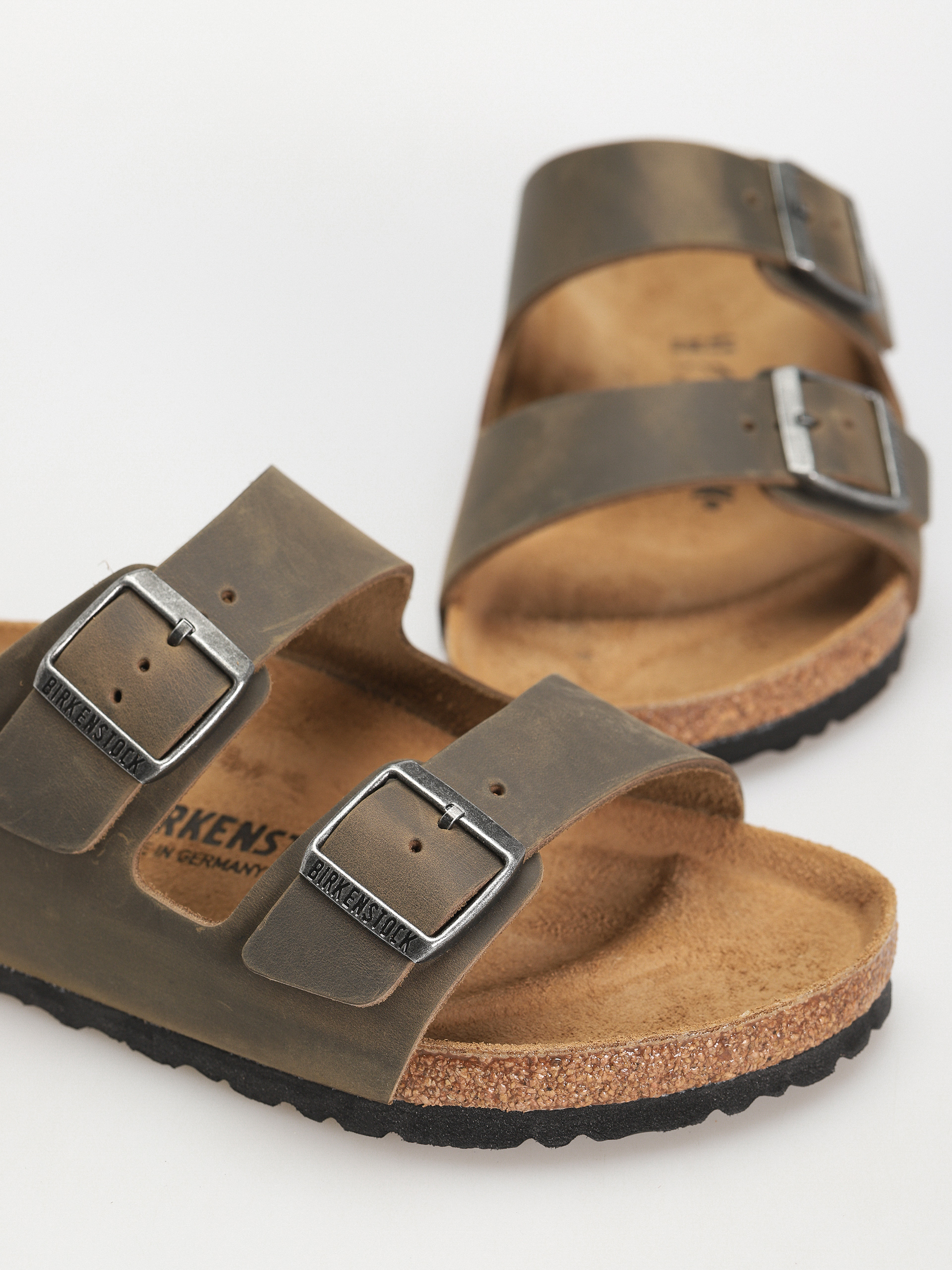 Plážovky Birkenstock Arizona Oiled Leather Regular (faded khaki)