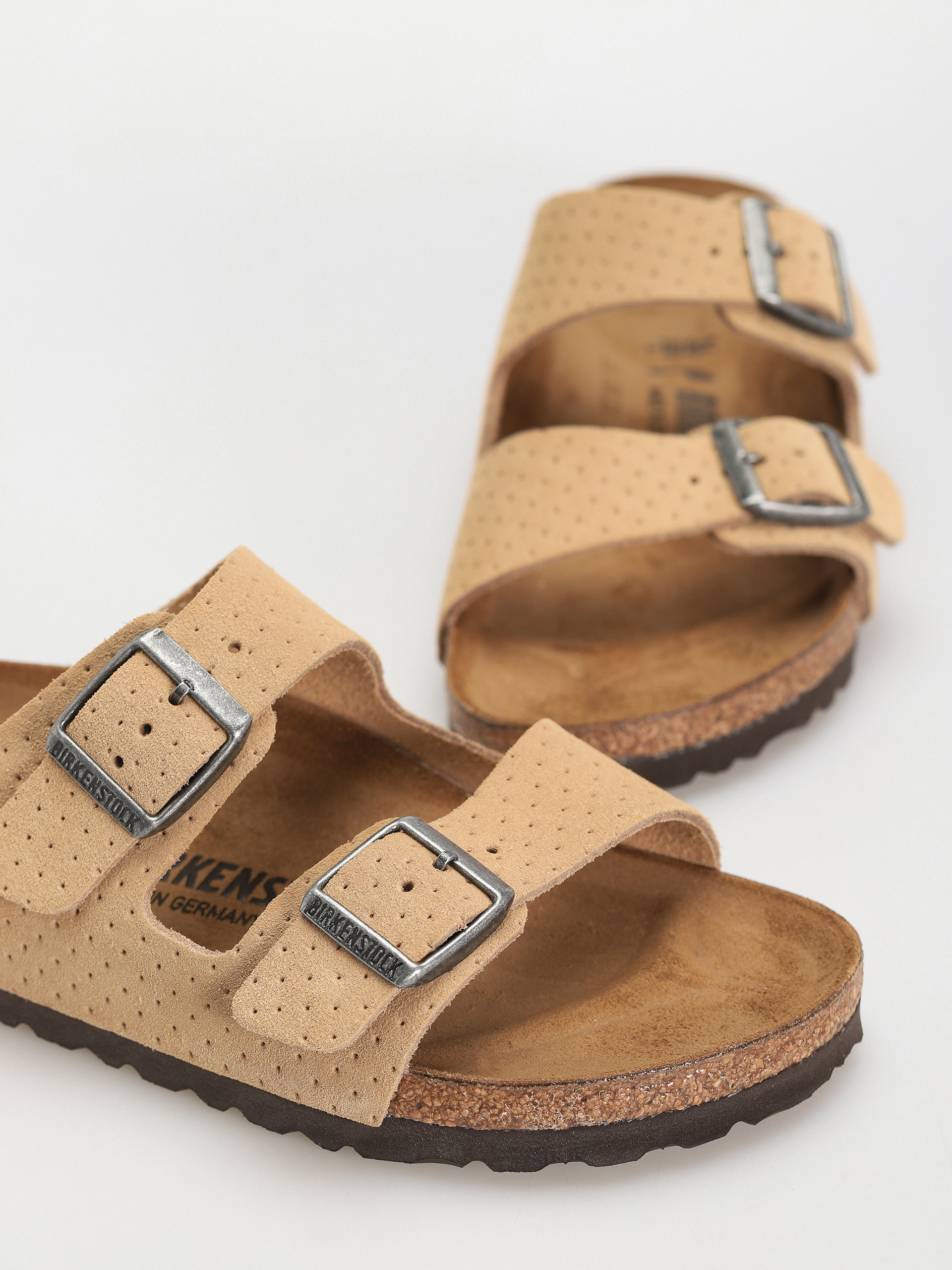 Plážovky Birkenstock Arizona Suede Embossed Narrow Wmn (emboss dots new beige)