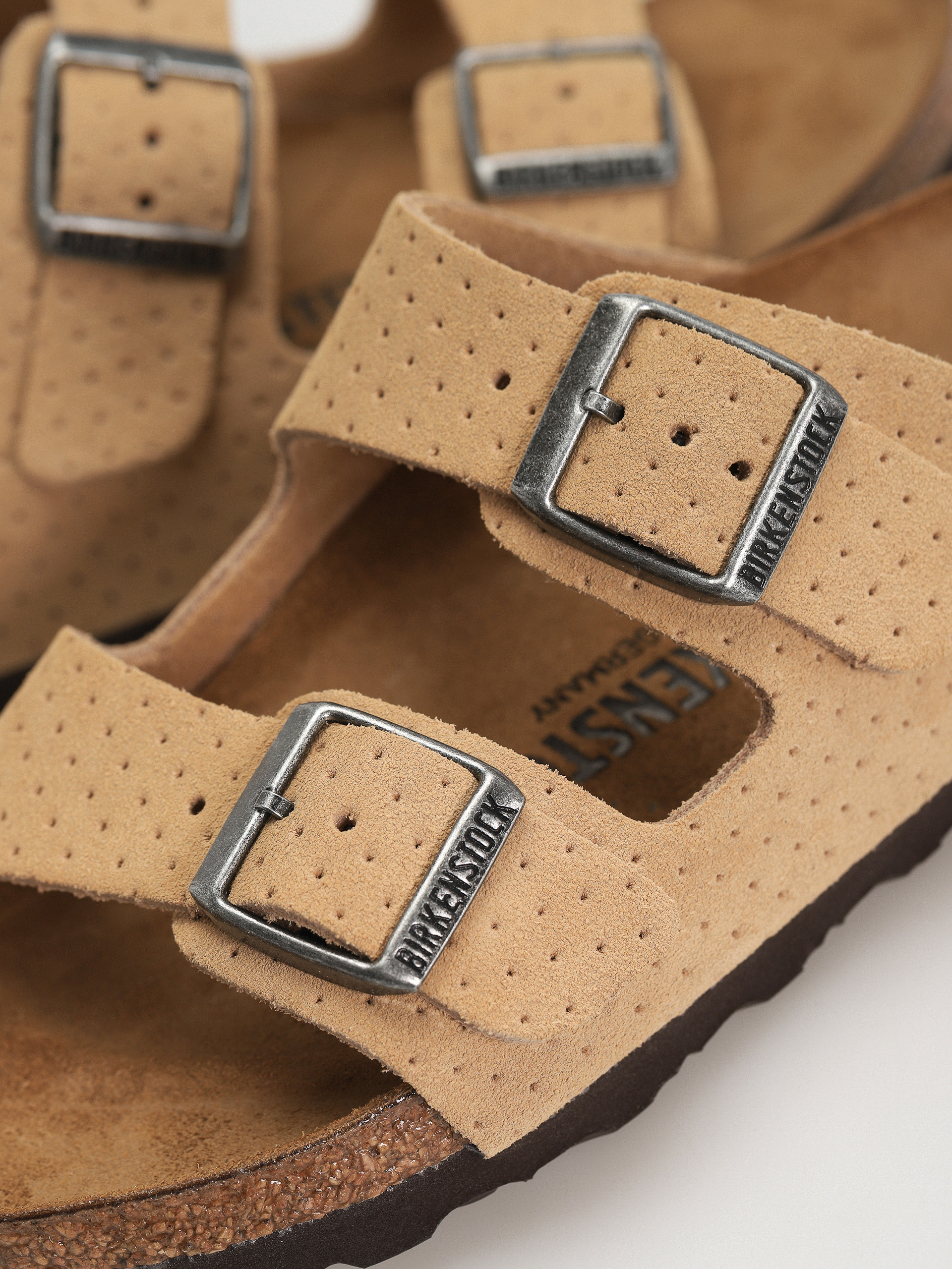 Plážovky Birkenstock Arizona Suede Embossed Narrow Wmn (emboss dots new beige)