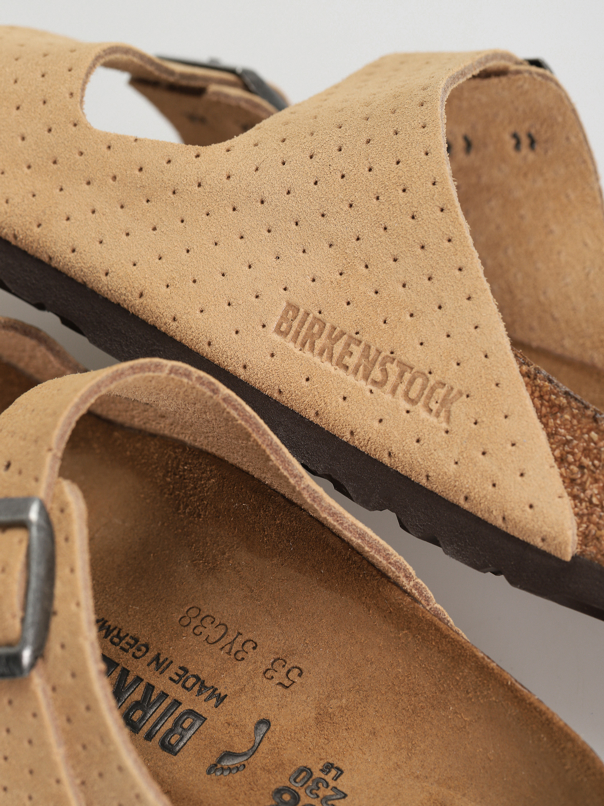 Plážovky Birkenstock Arizona Suede Embossed Narrow Wmn (emboss dots new beige)