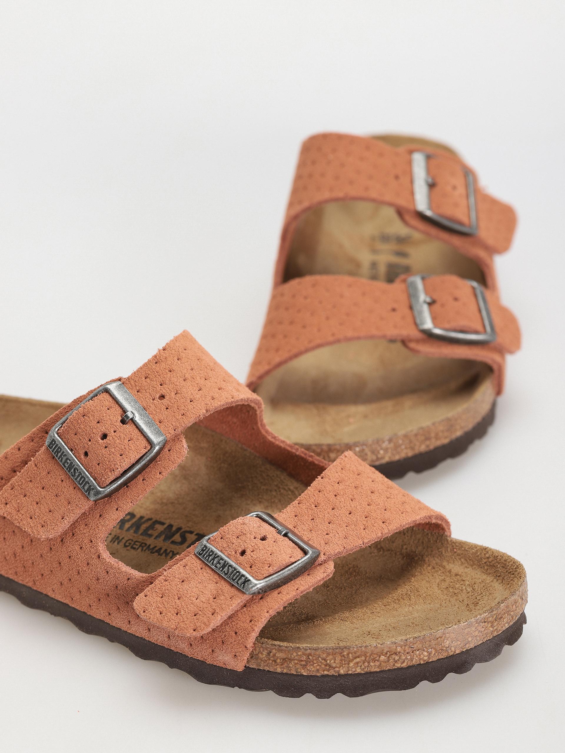 Plážovky Birkenstock Arizona Suede Embossed Narrow Wmn (emboss dots burnt orange)