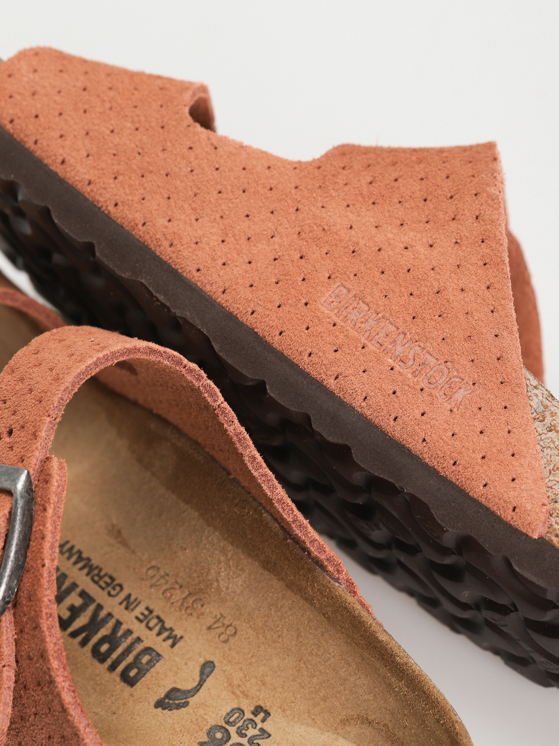 Plážovky Birkenstock Arizona Suede Embossed Narrow Wmn (emboss dots burnt orange)