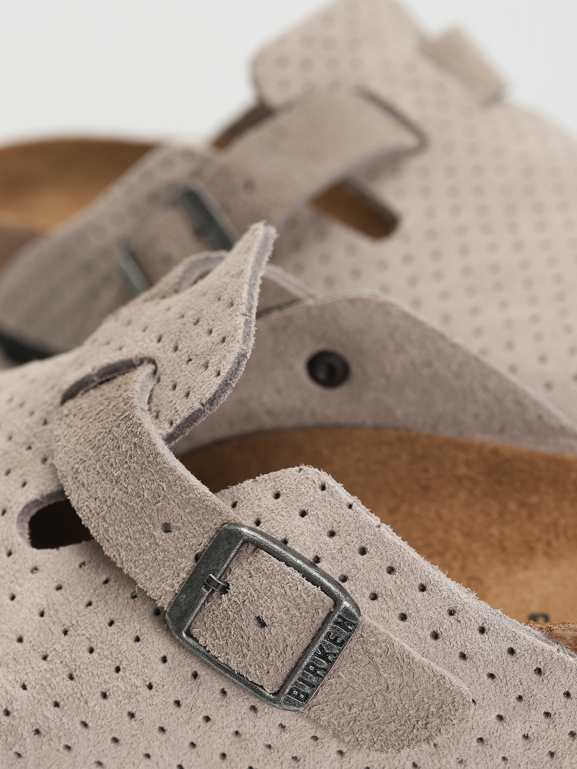 Plážovky Birkenstock Boston Suede Embossed Narrow Wmn (emboss dots stone coin)