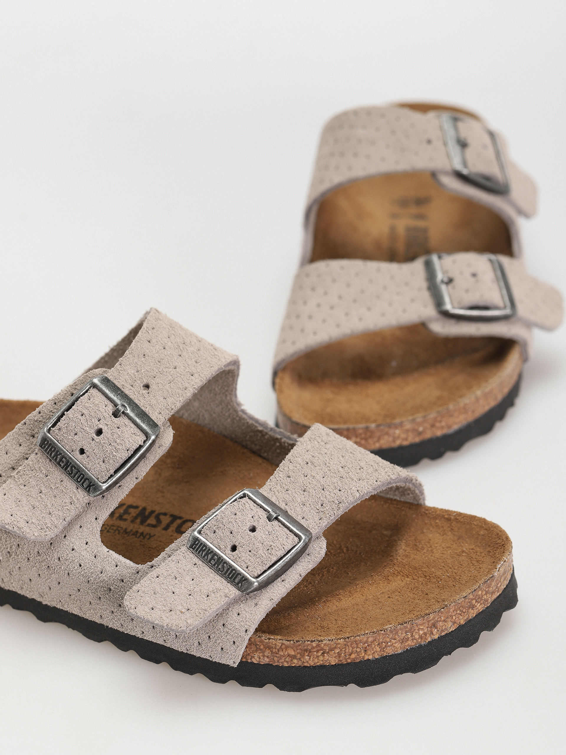 Plážovky Birkenstock Arizona Suede Embossed Narrow Wmn (emboss dots stone coin)