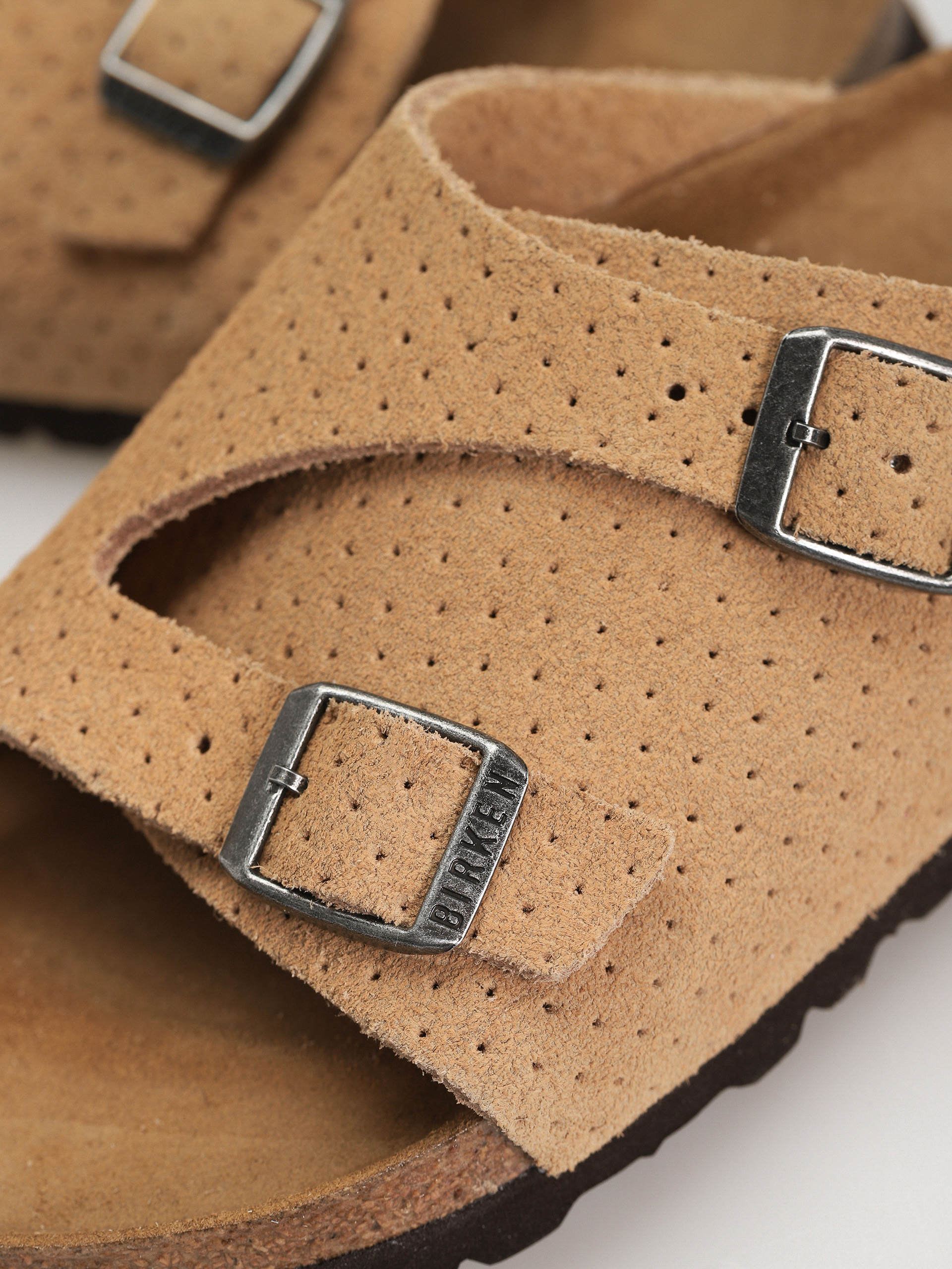 Plážovky Birkenstock Zurich Suede Embossed Narrow Wmn (emboss dots new beige)