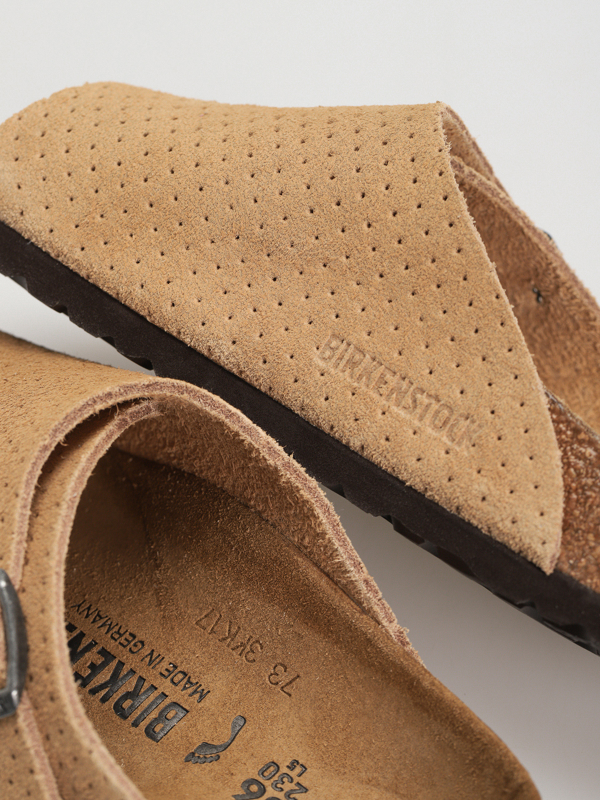 Plážovky Birkenstock Zurich Suede Embossed Narrow Wmn (emboss dots new beige)