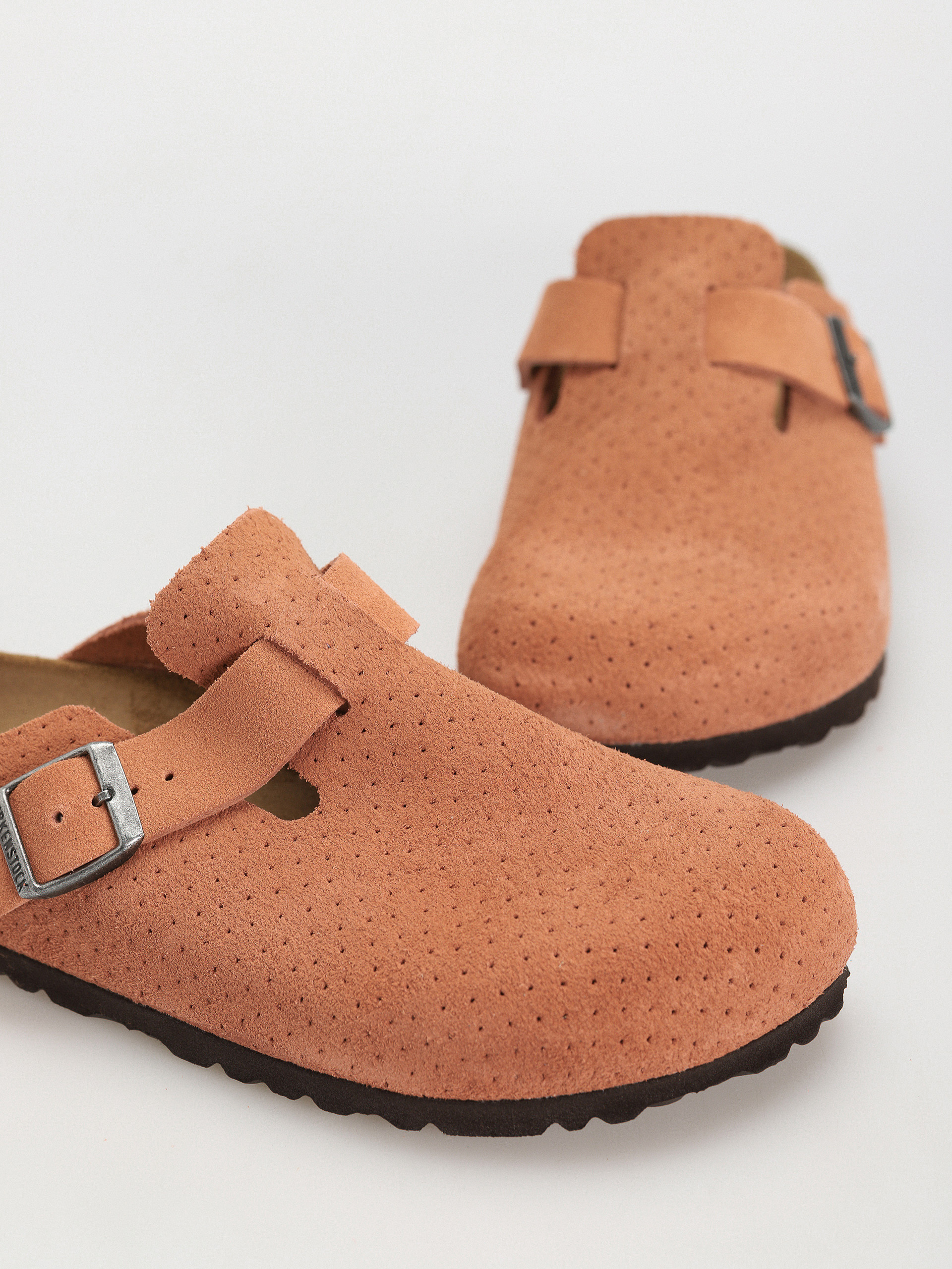 Plážovky Birkenstock Boston Suede Embossed Narrow Wmn (emboss dots burnt orange)