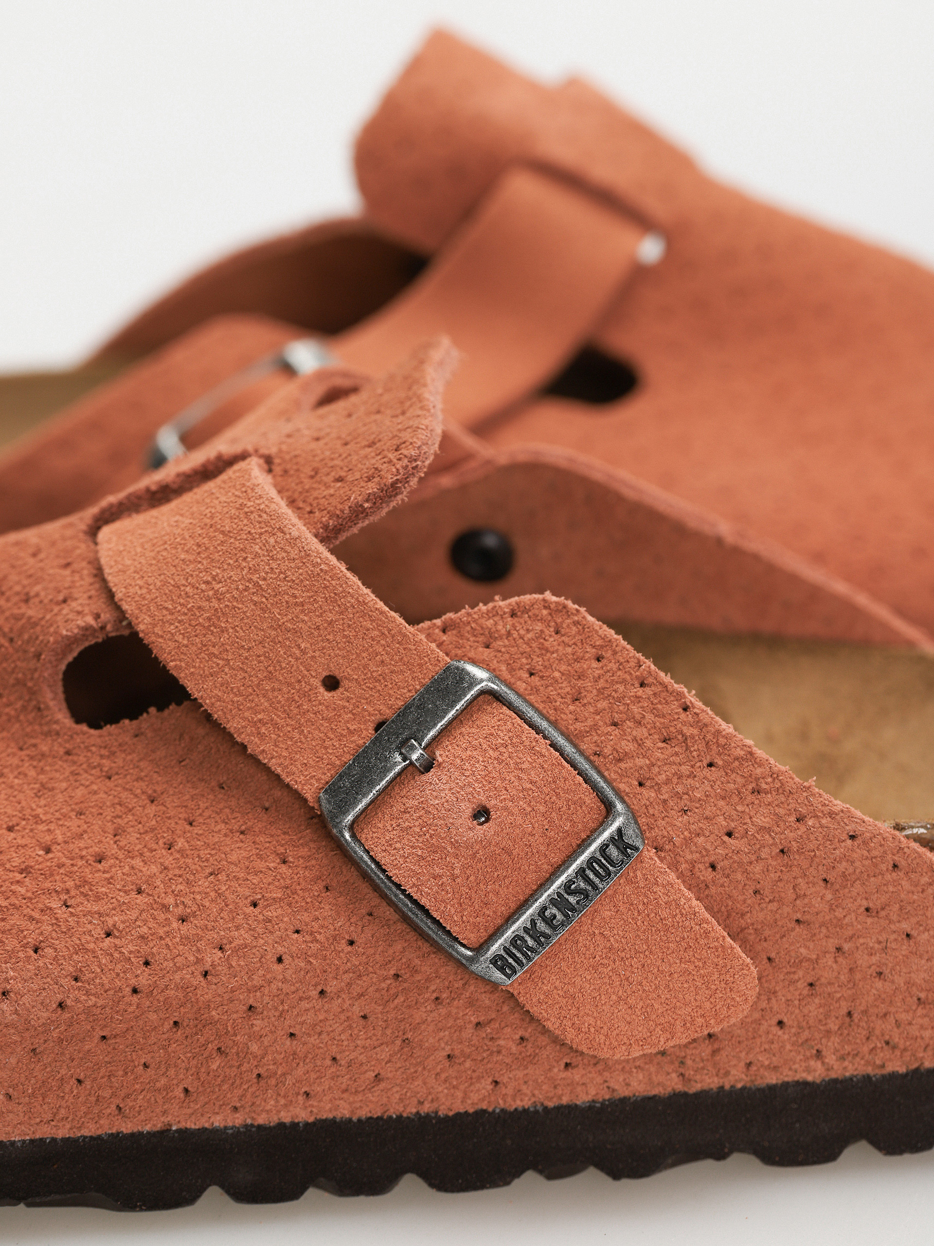 Plážovky Birkenstock Boston Suede Embossed Narrow Wmn (emboss dots burnt orange)
