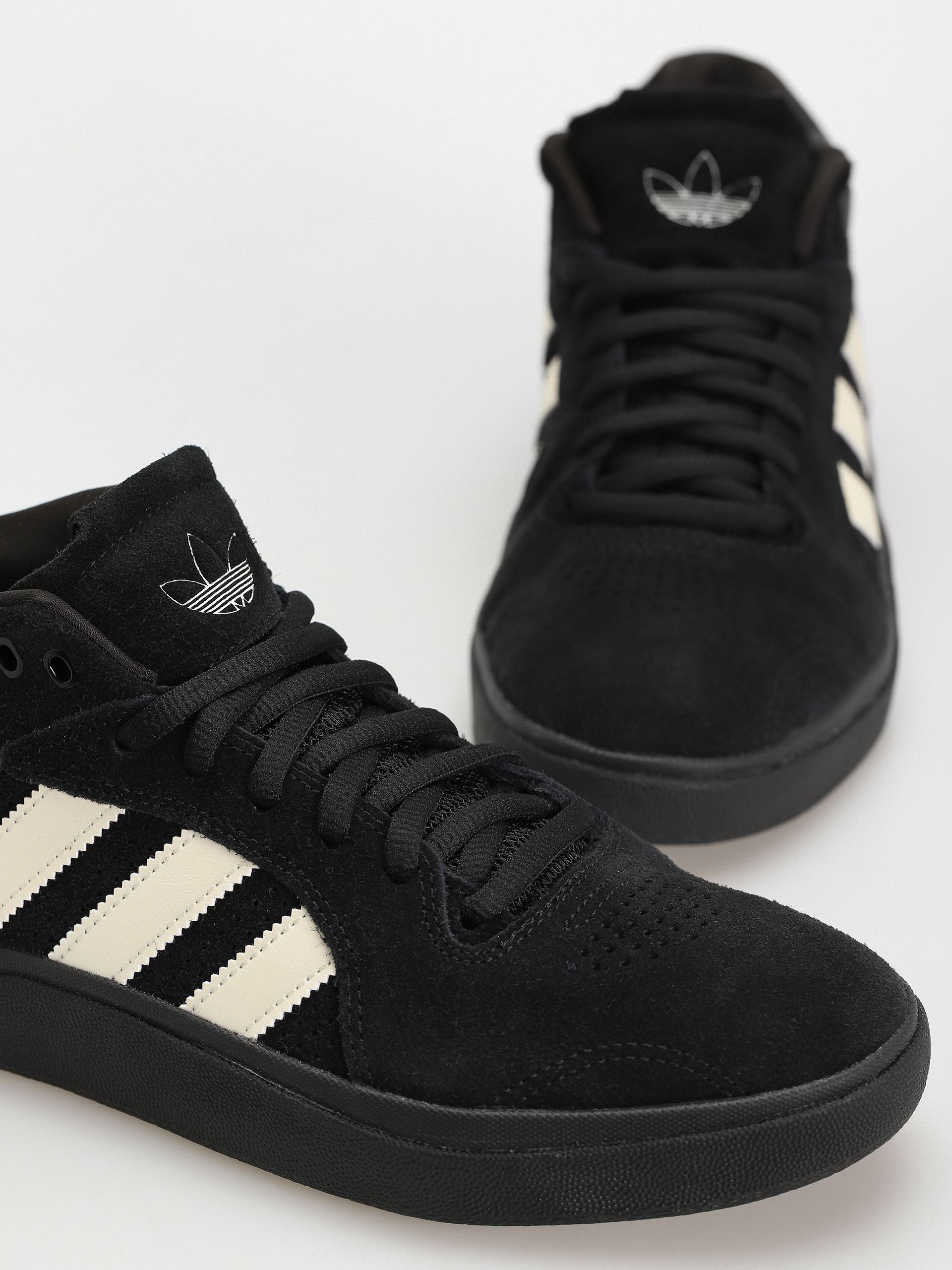 Boty adidas Tyshawn (cblack/zeromt/spark)