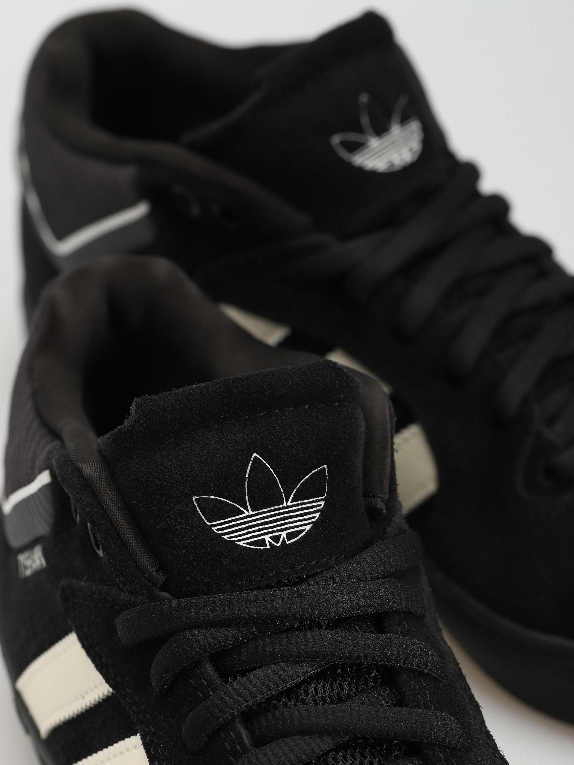 Boty adidas Tyshawn (cblack/zeromt/spark)