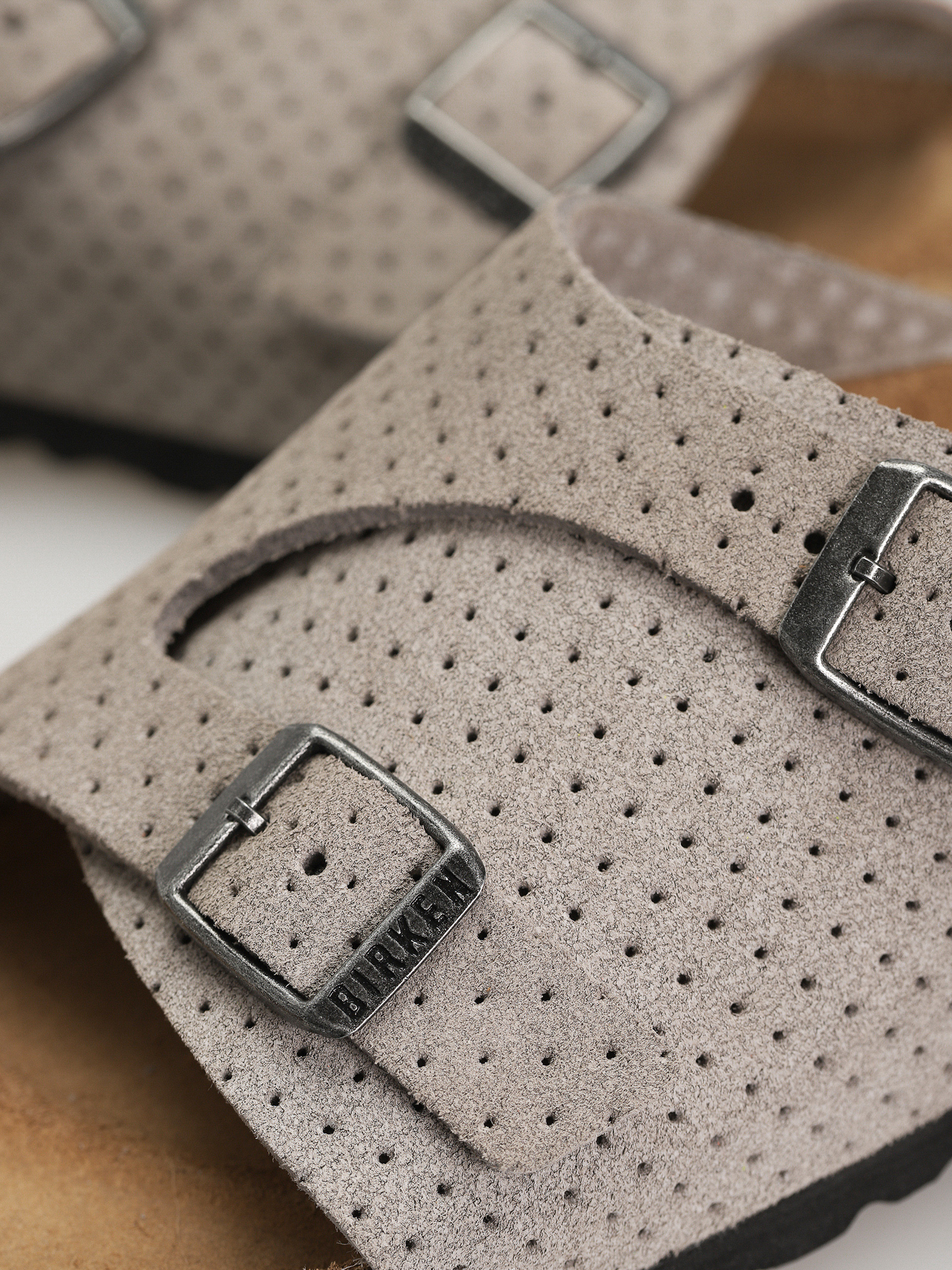 Plážovky Birkenstock Zurich Suede Embossed Narrow Wmn (emboss dots stone coin)