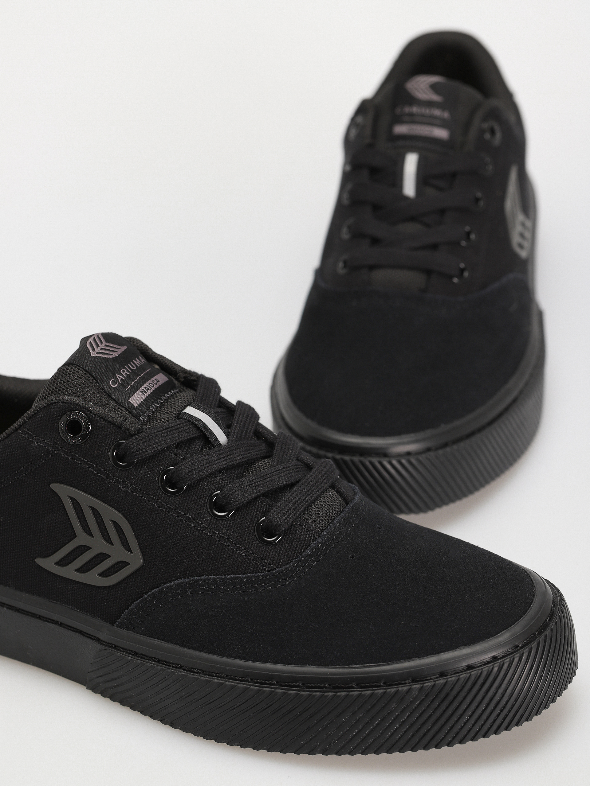 Boty Cariuma Naioca Pro (all black/ash grey)