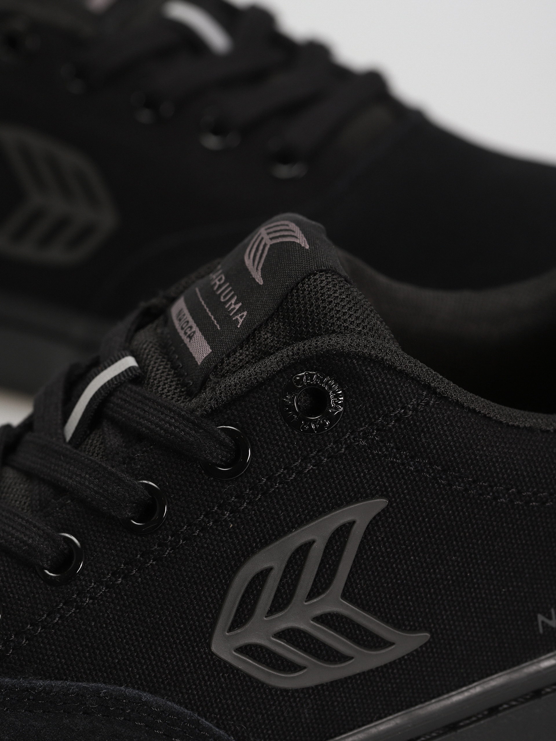 Boty Cariuma Naioca Pro (all black/ash grey)