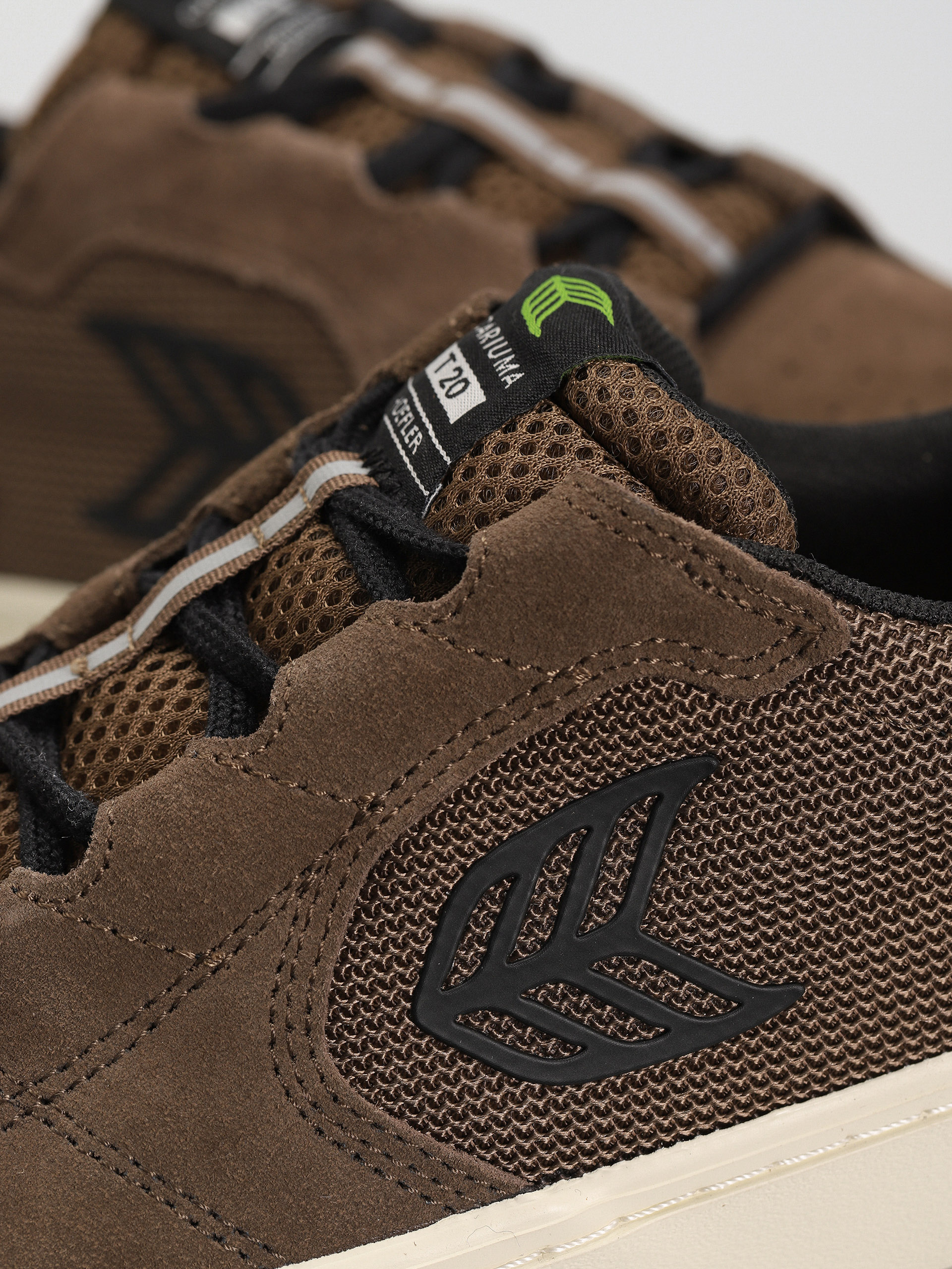 Boty Cariuma T20 Pro (dark khaki/black)
