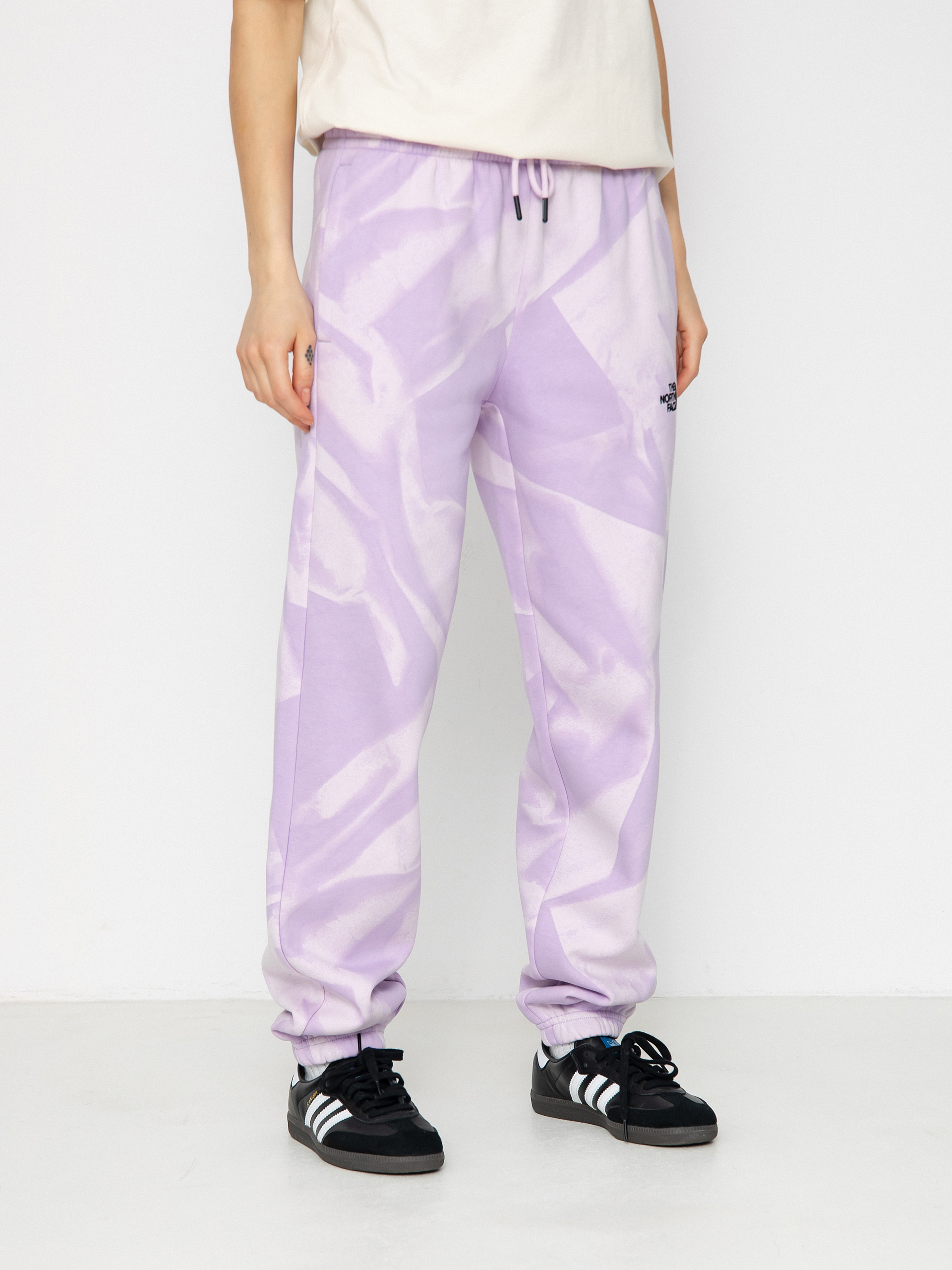 Kalhoty The North Face Essential Jogger Print Wmn (icy lilac garment fold)