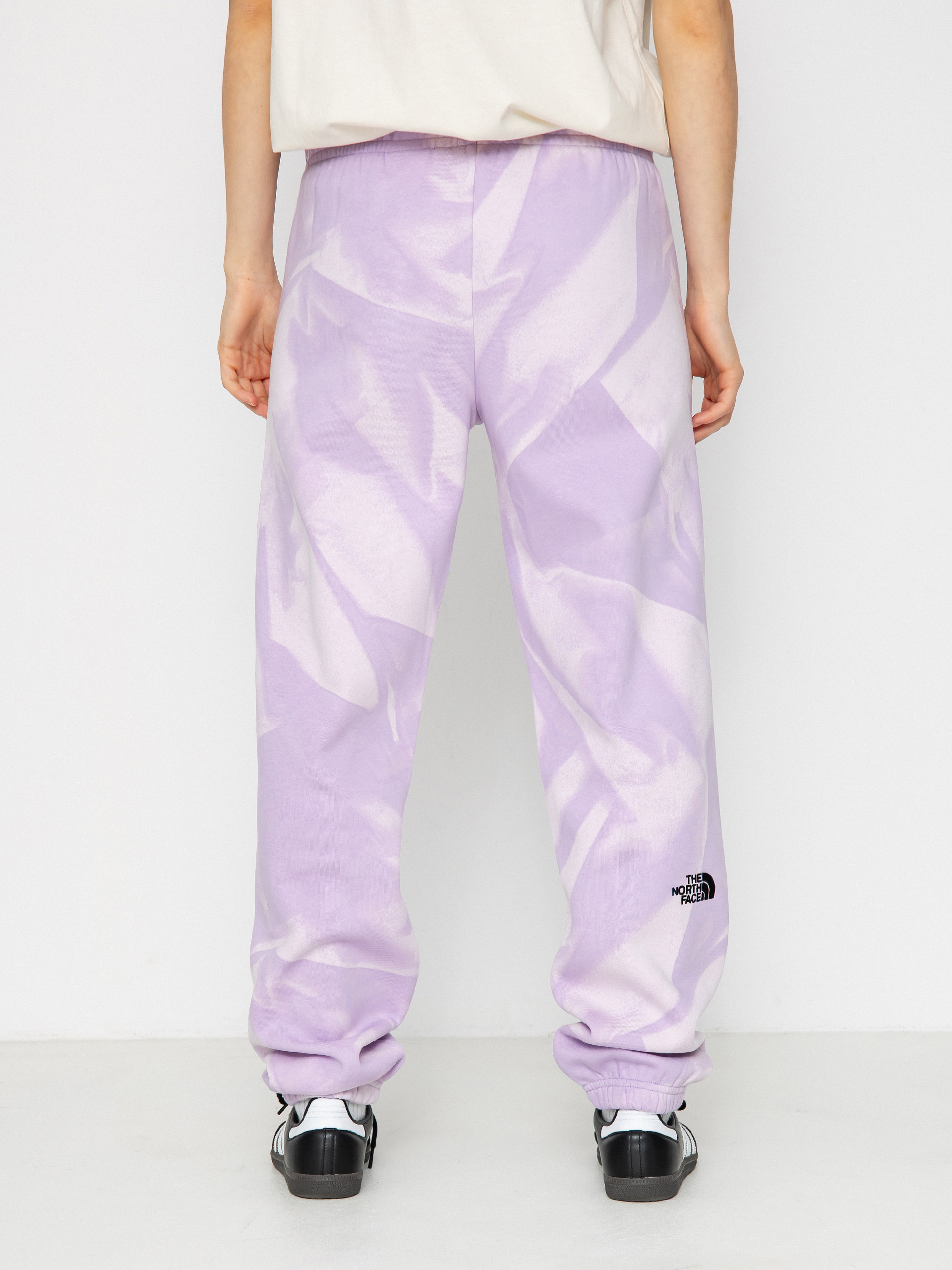 Kalhoty The North Face Essential Jogger Print Wmn (icy lilac garment fold)