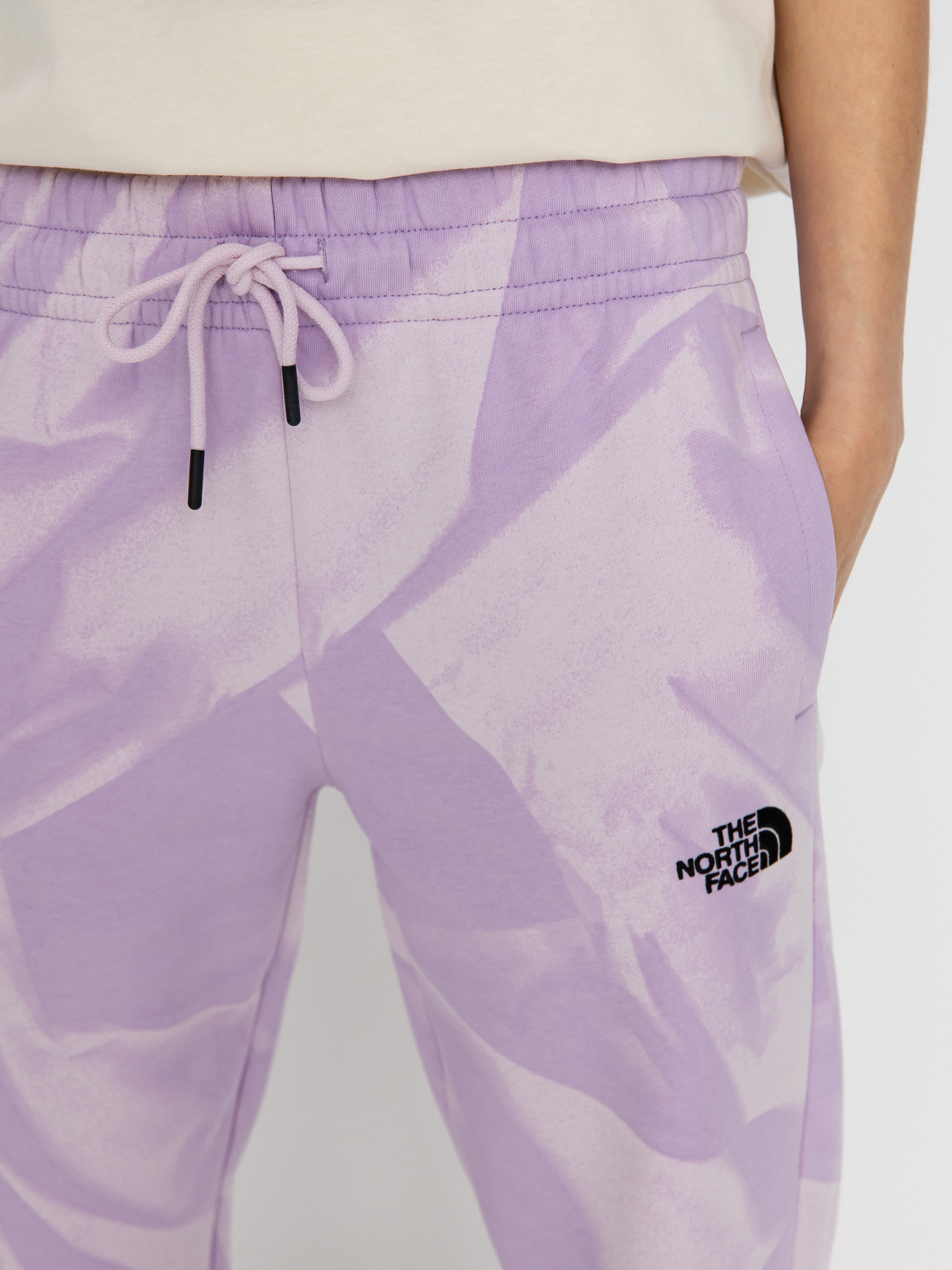 Kalhoty The North Face Essential Jogger Print Wmn (icy lilac garment fold)