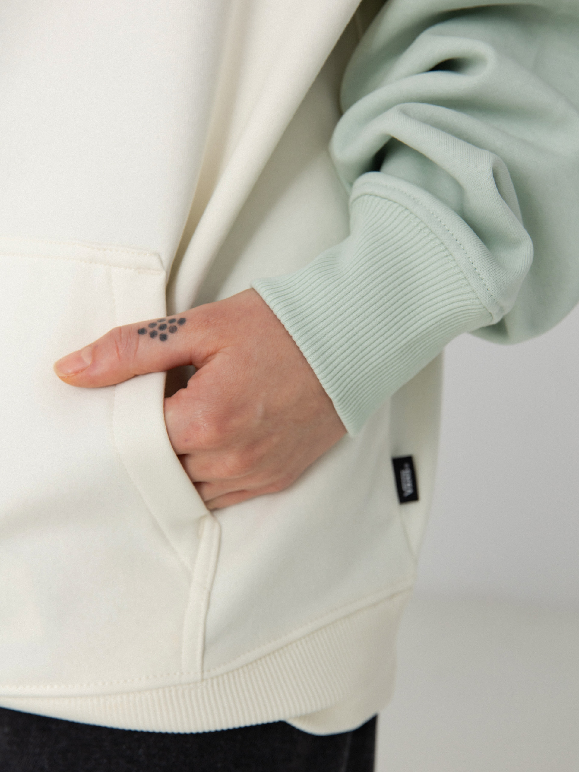 Mikina s kapucí Vans Colorblock Os HD Wmn (marshmallow/cosmic sky)