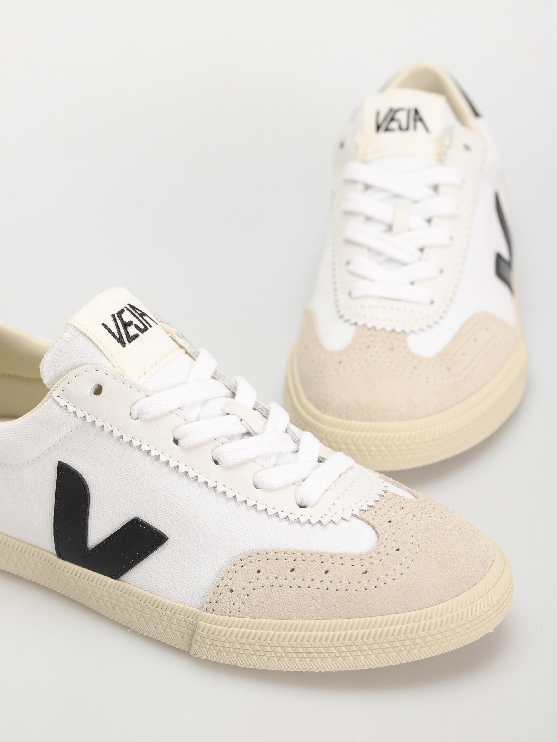 Boty Veja Volley Wmn (white black)