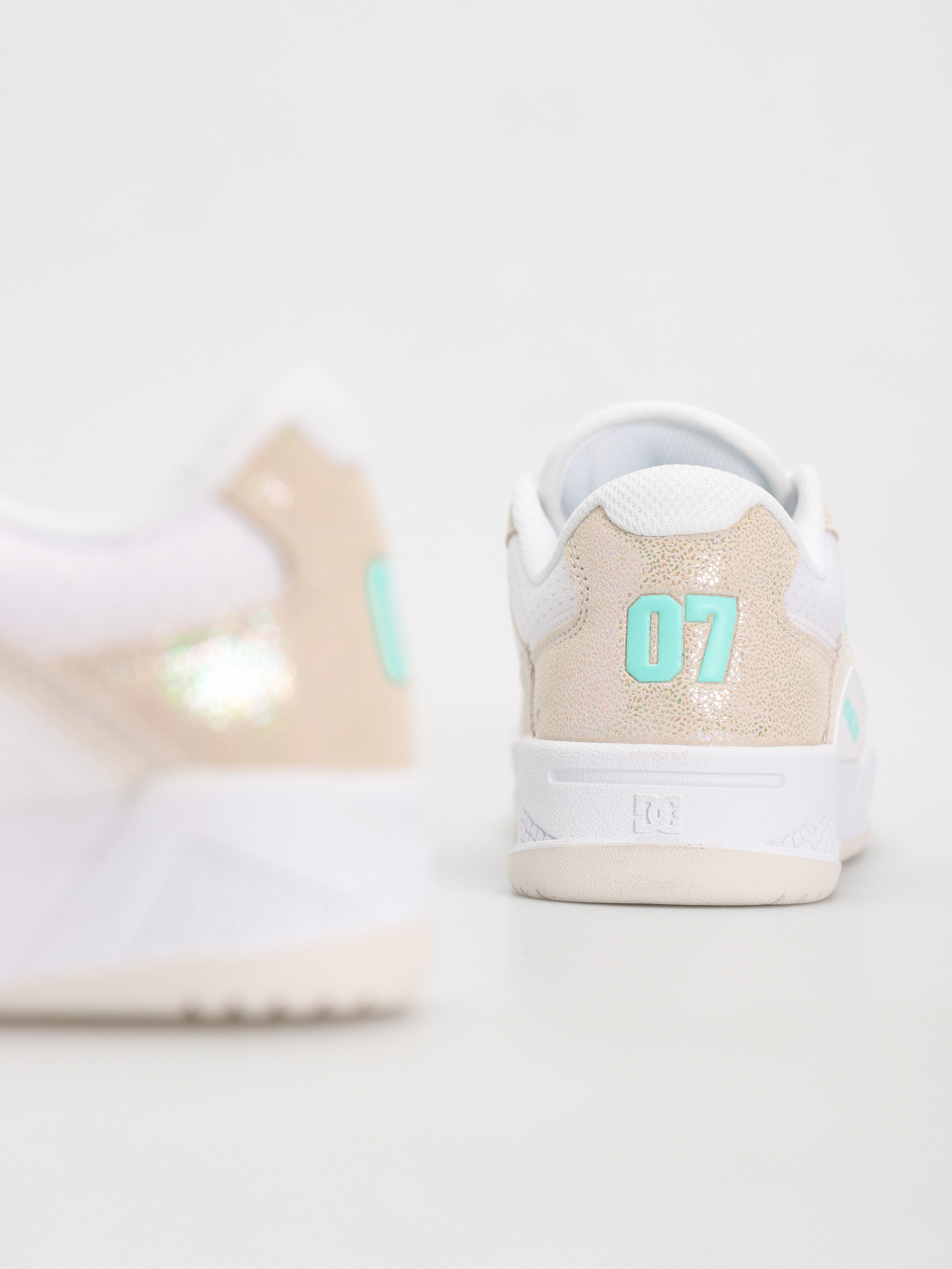 Boty DC Construct Wmn (white/white/monogram)