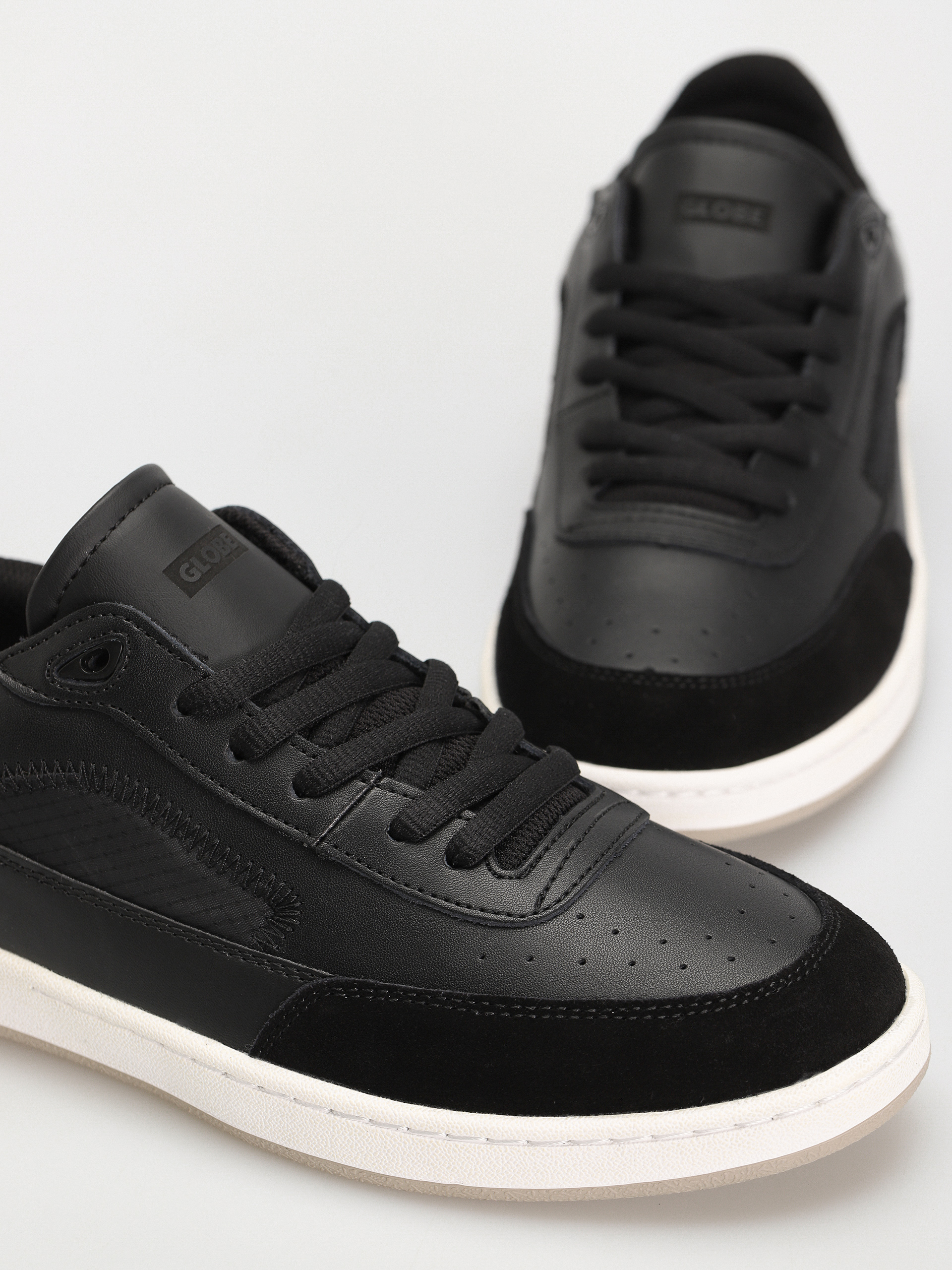 Boty Globe Holand (black/off white)