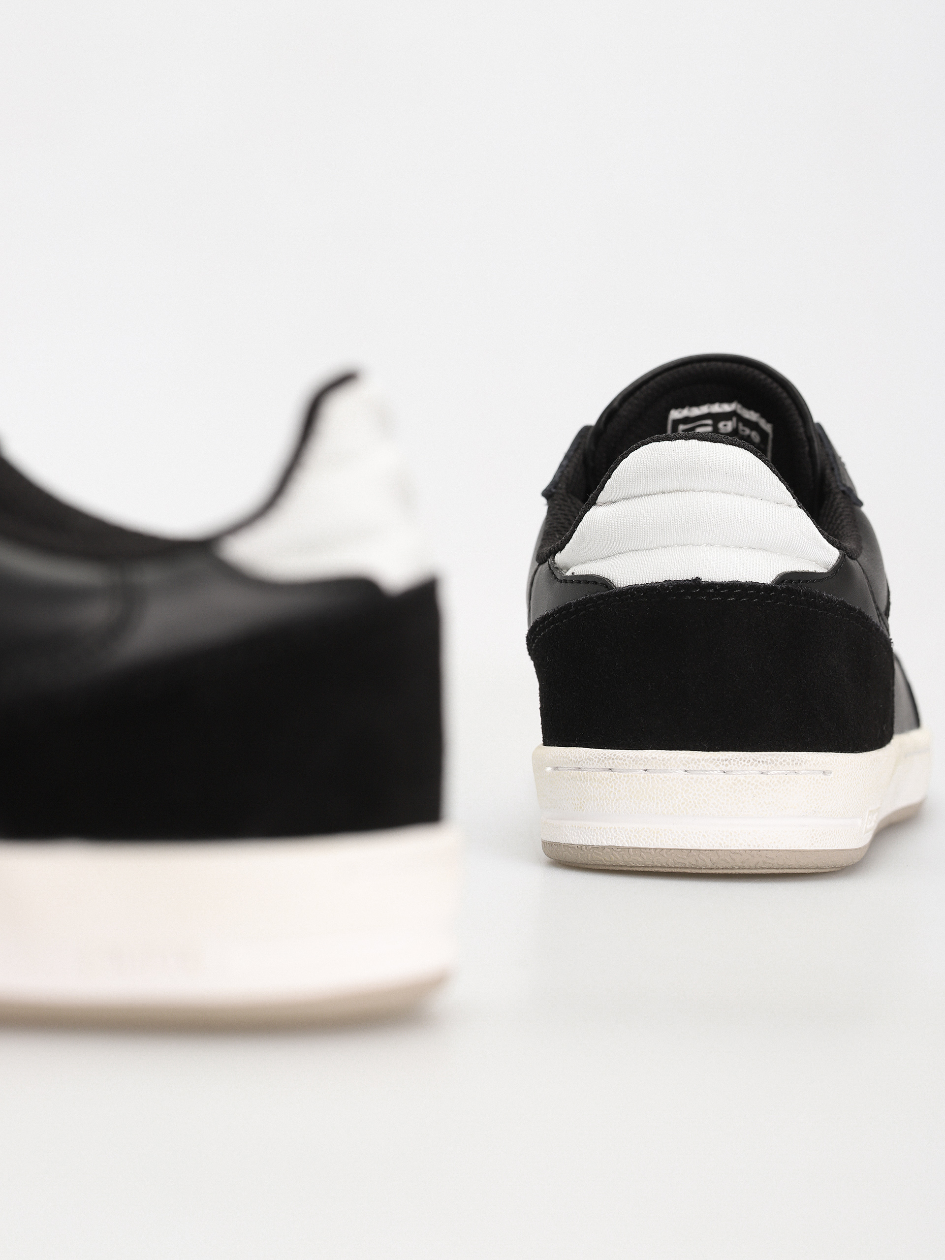 Boty Globe Holand (black/off white)